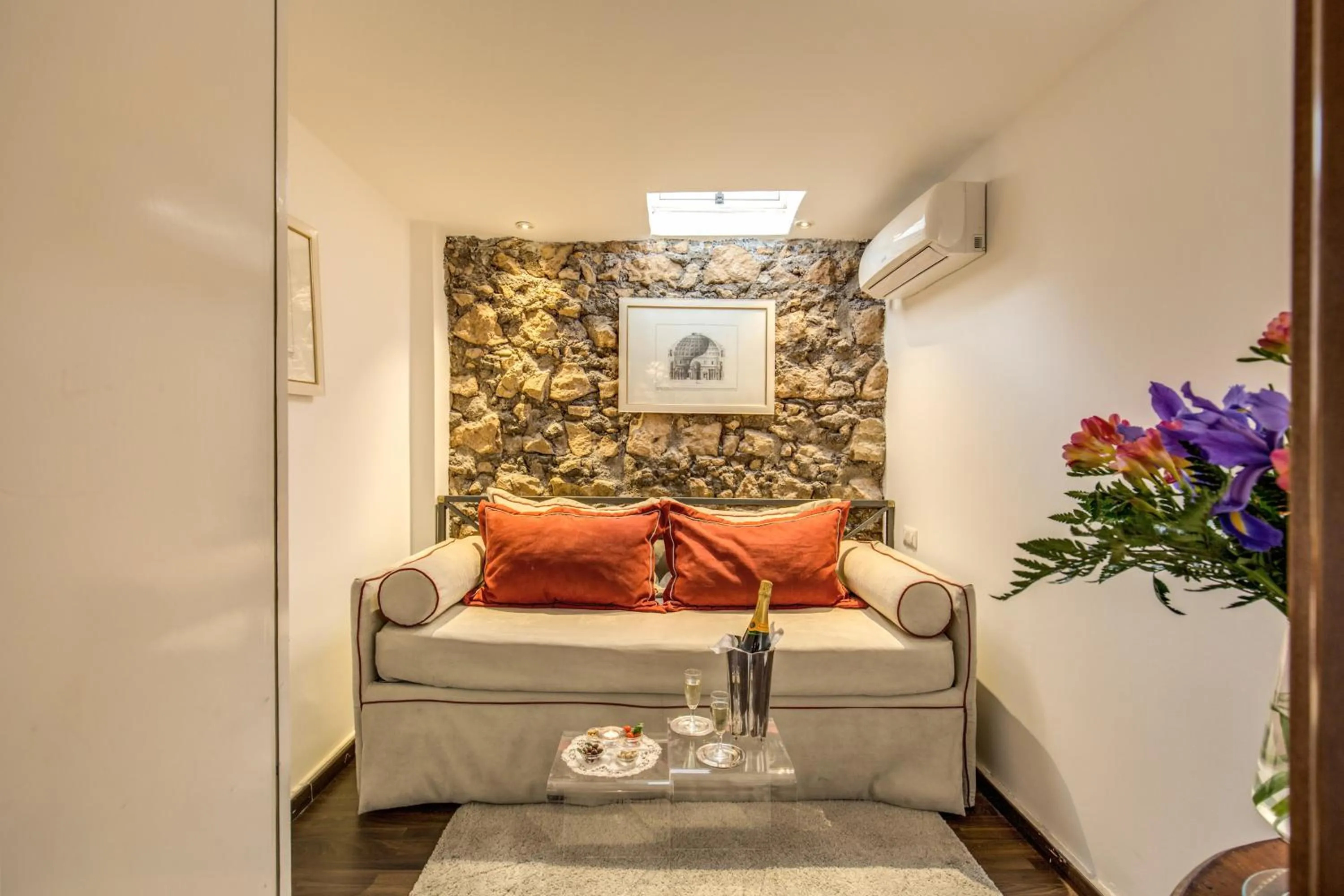 Bed in Pantheonview - Luxury Suites