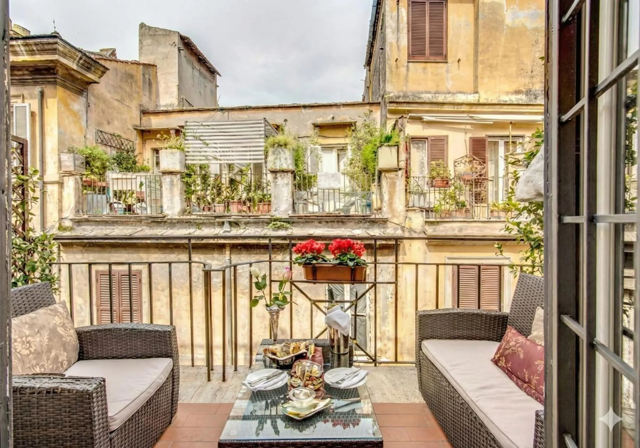 Balcony/Terrace in Pantheonview - Luxury Suites