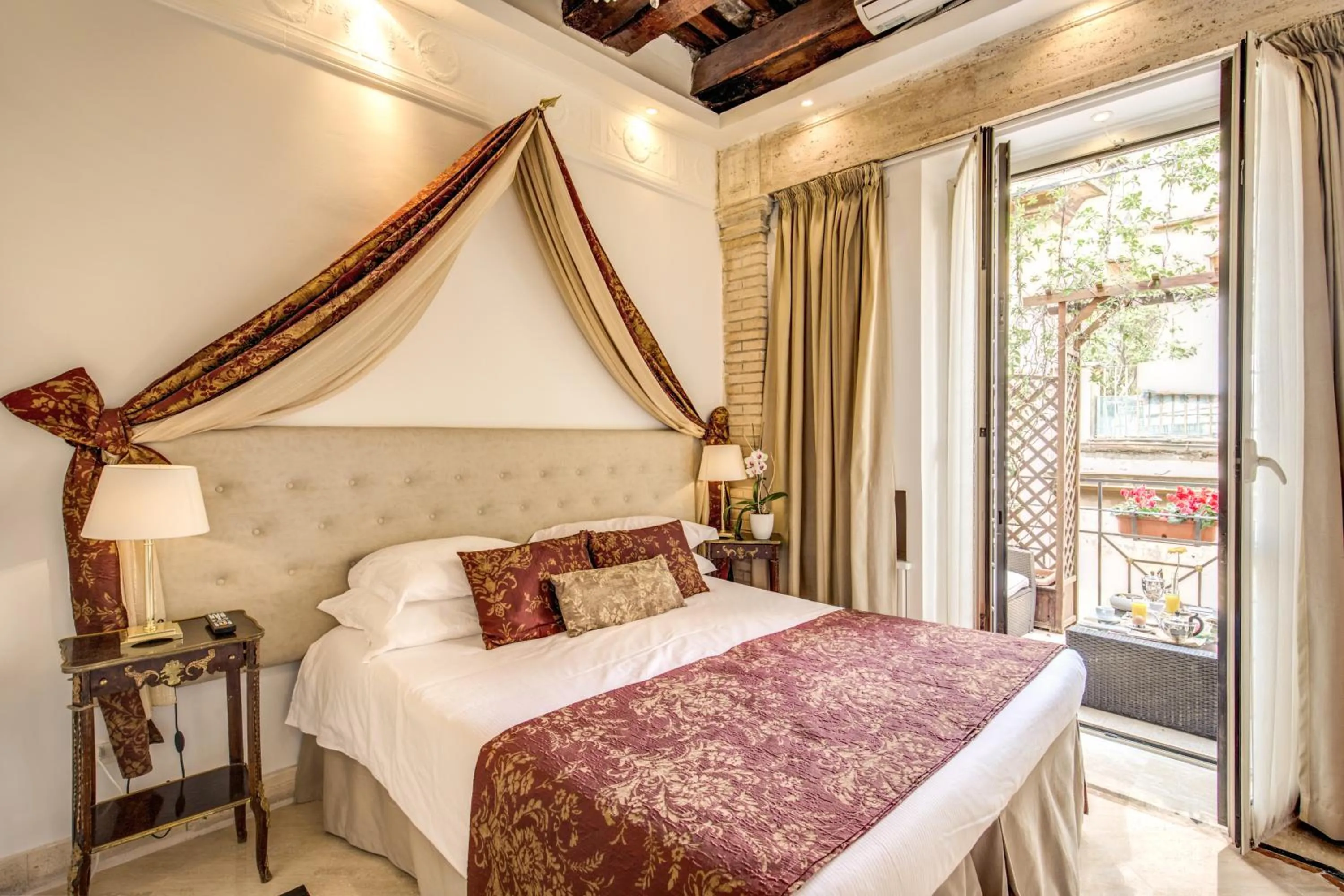 Bed in Pantheonview - Luxury Suites