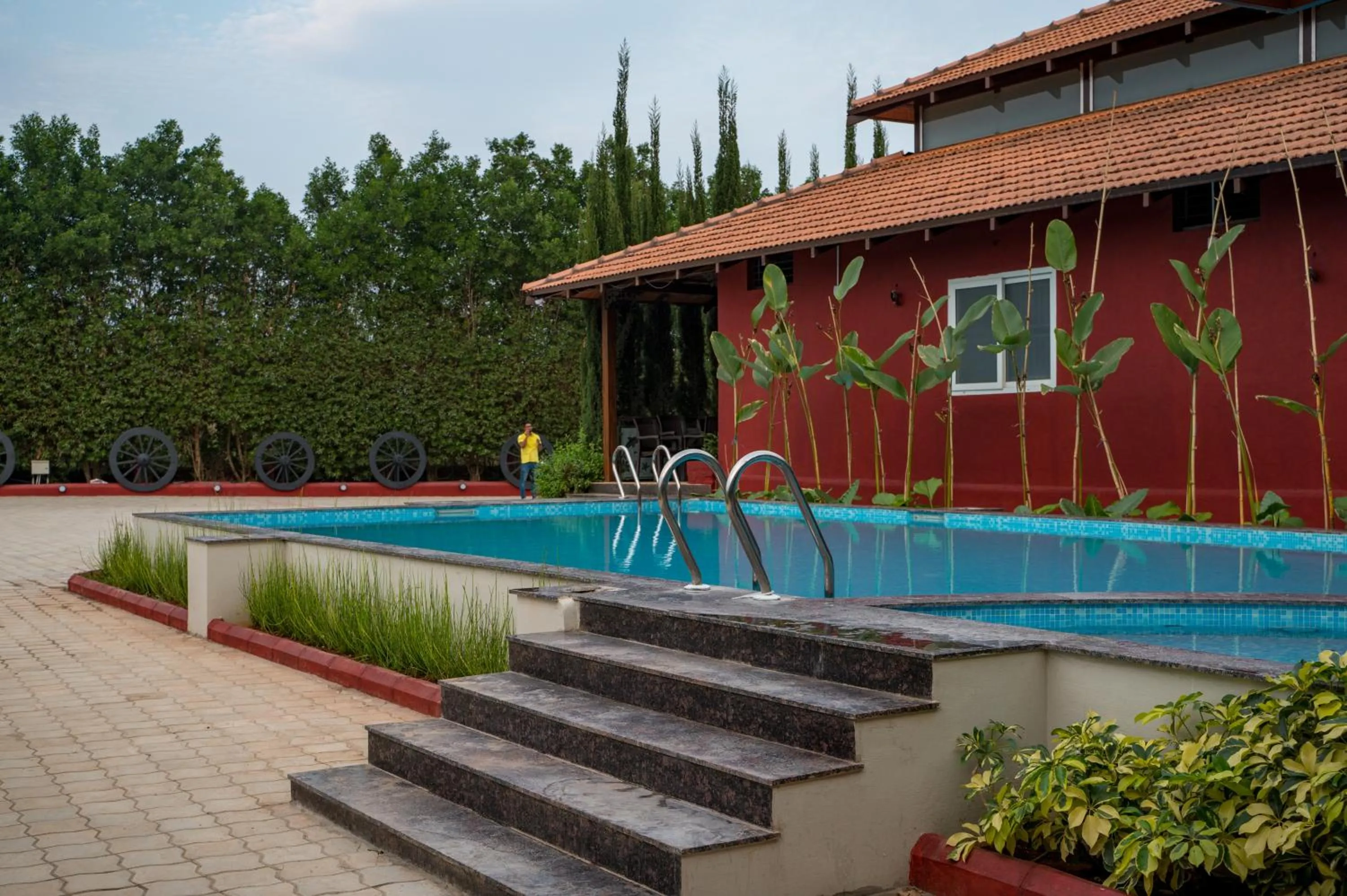 Swimming pool in Poojaris Nirantara - Mysuru