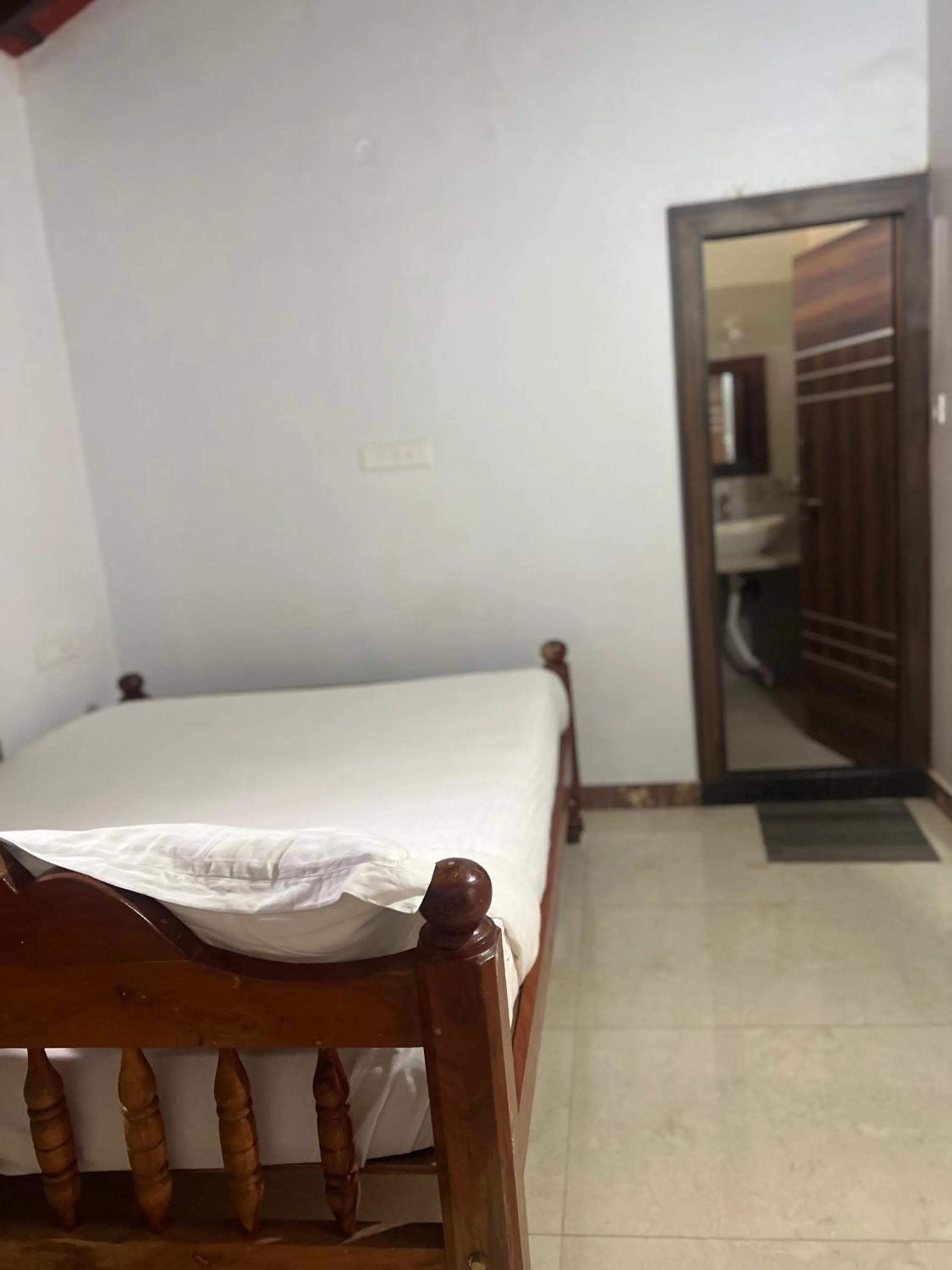 Bed in Poojaris Nirantara - Mysuru