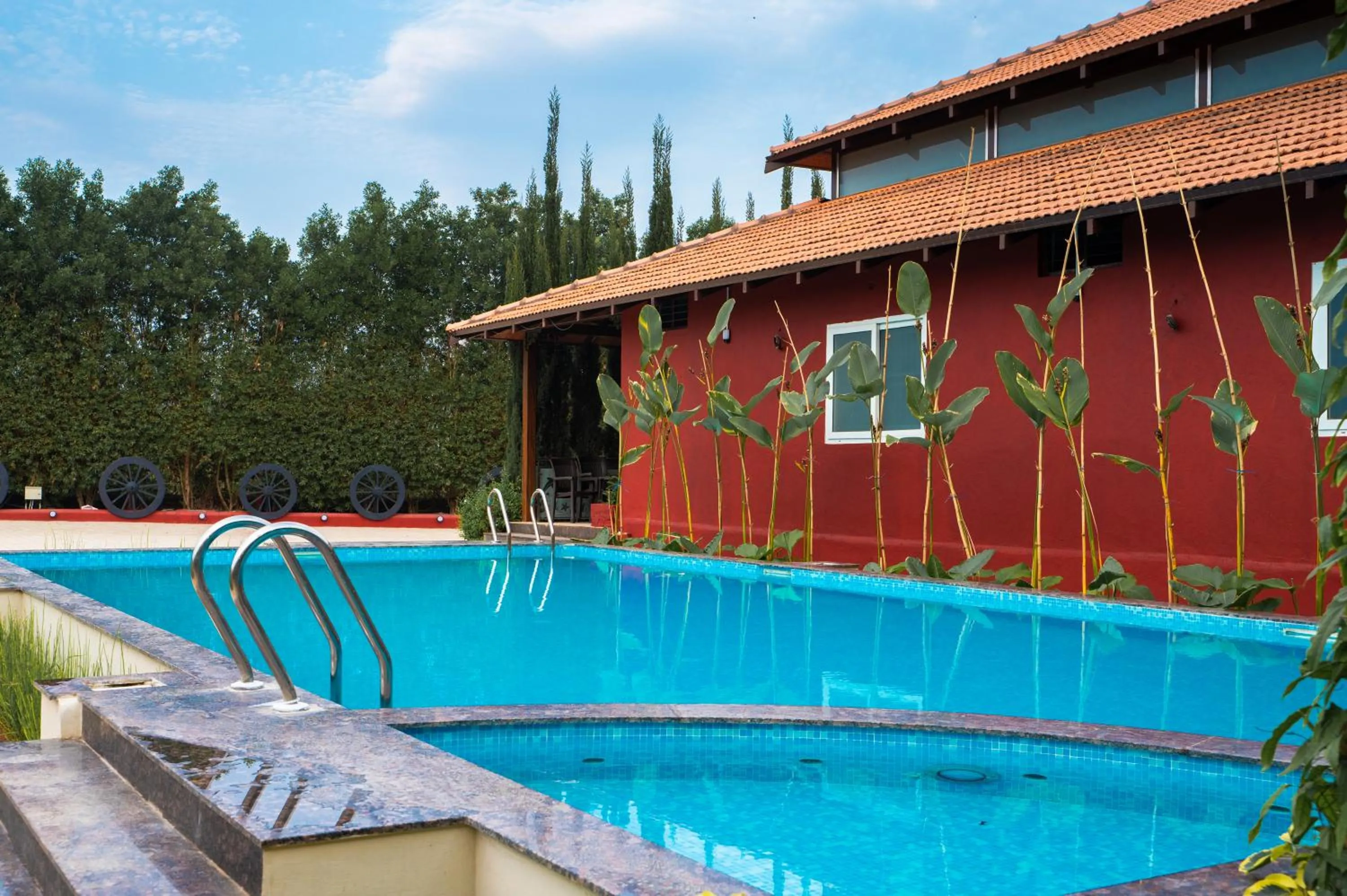 Swimming pool in Poojaris Nirantara - Mysuru