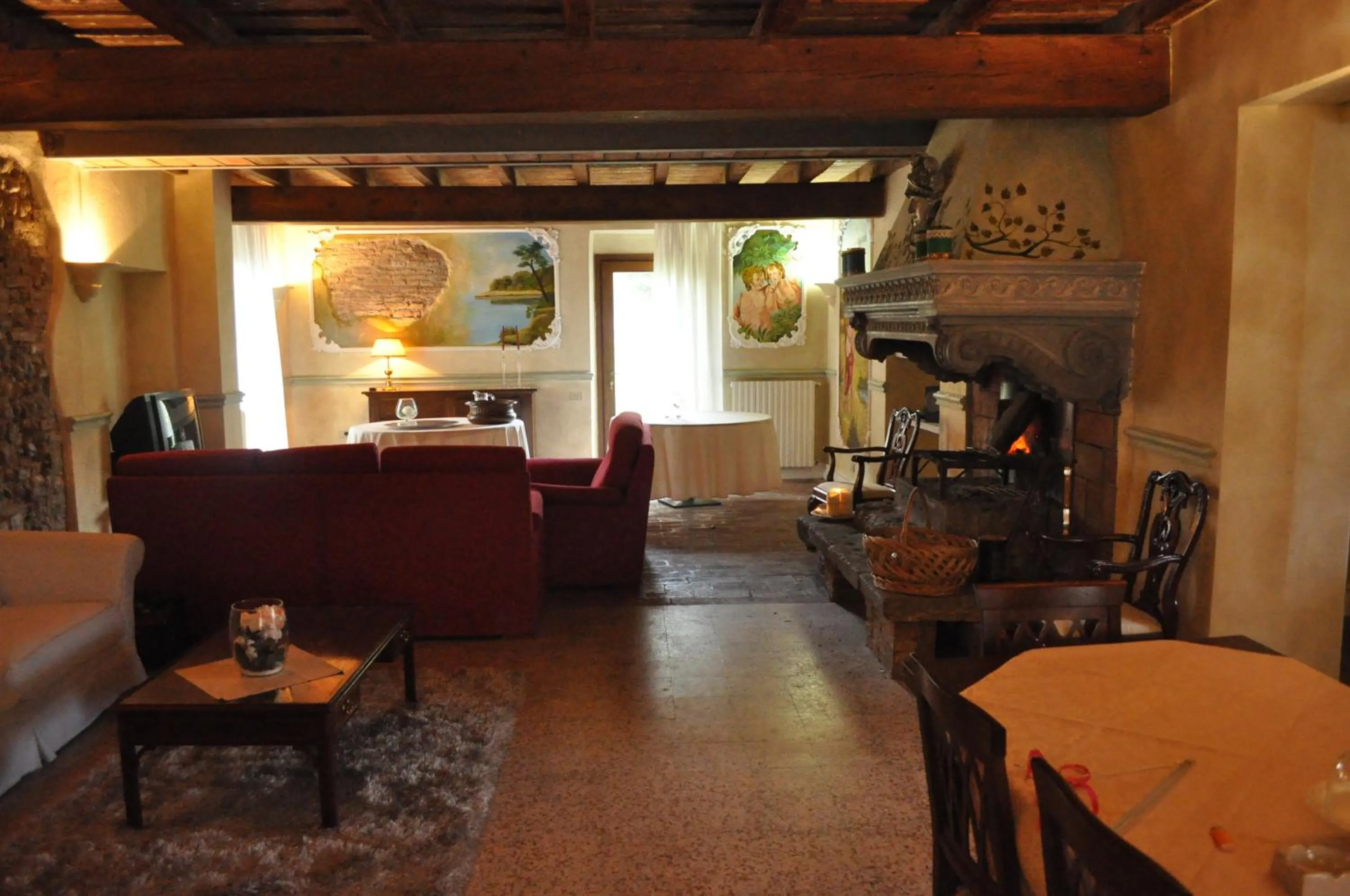 Communal lounge/ TV room in Le Residenze del Tenore
