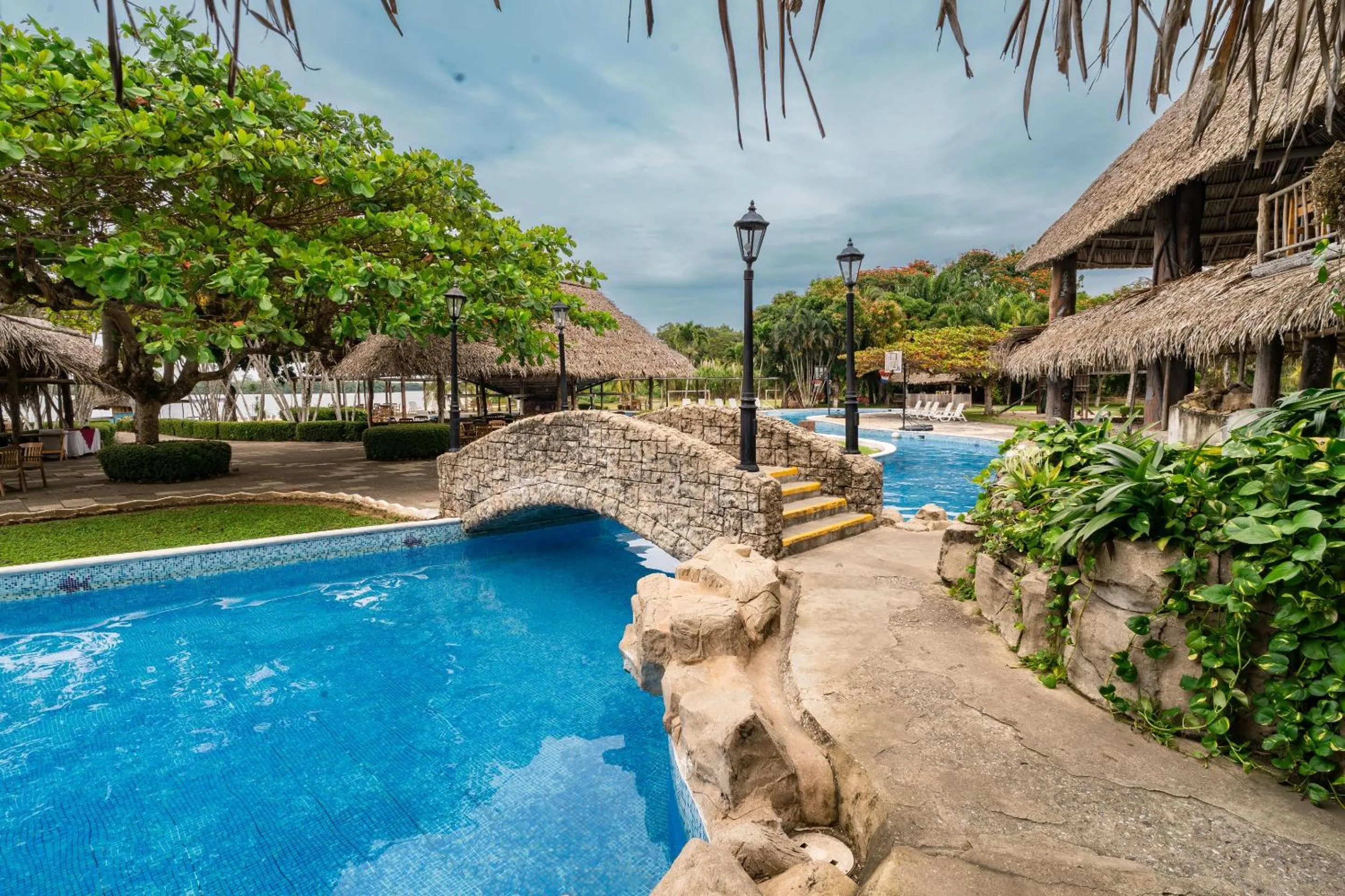 Swimming pool in Amatique Bay Hotel