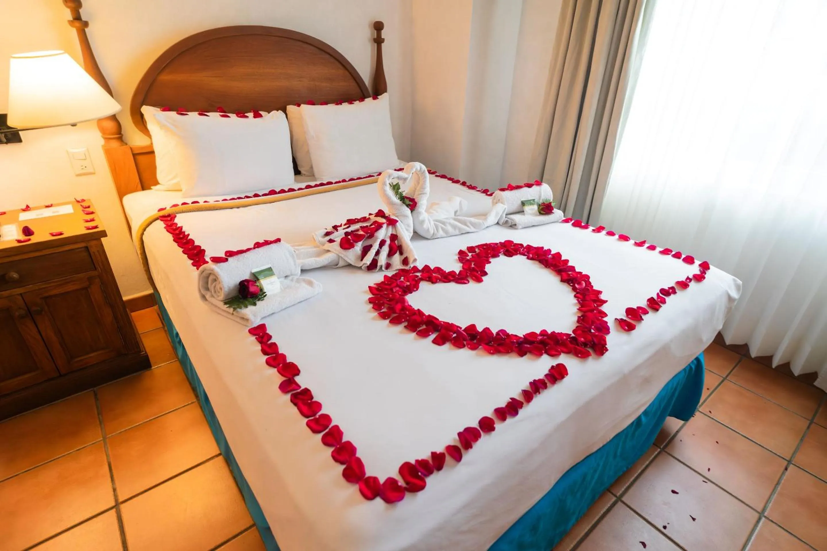 Decorative detail, Bed in Amatique Bay Hotel