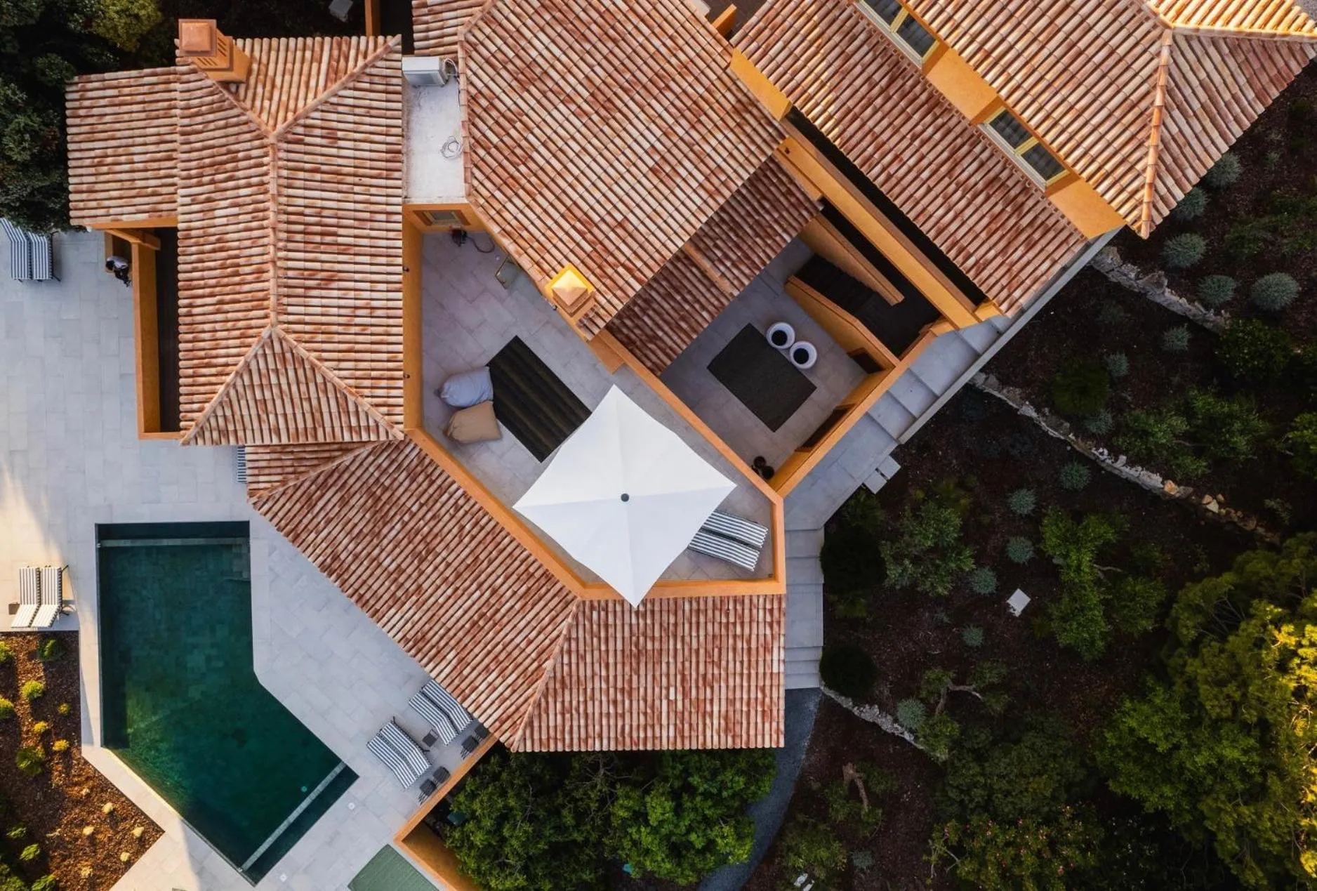 Property building in Casa Pôr do Sal - Boutique Guesthouse with Heated Pool & Sea Views