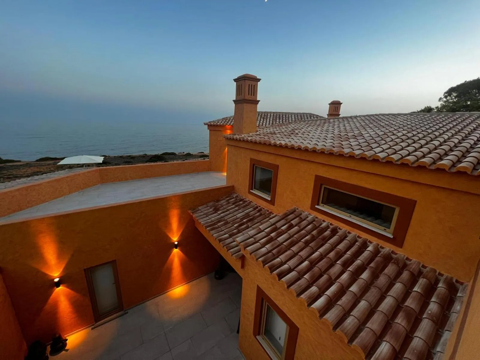 Property building in Casa Pôr do Sal - Boutique Guesthouse with Heated Pool & Sea Views