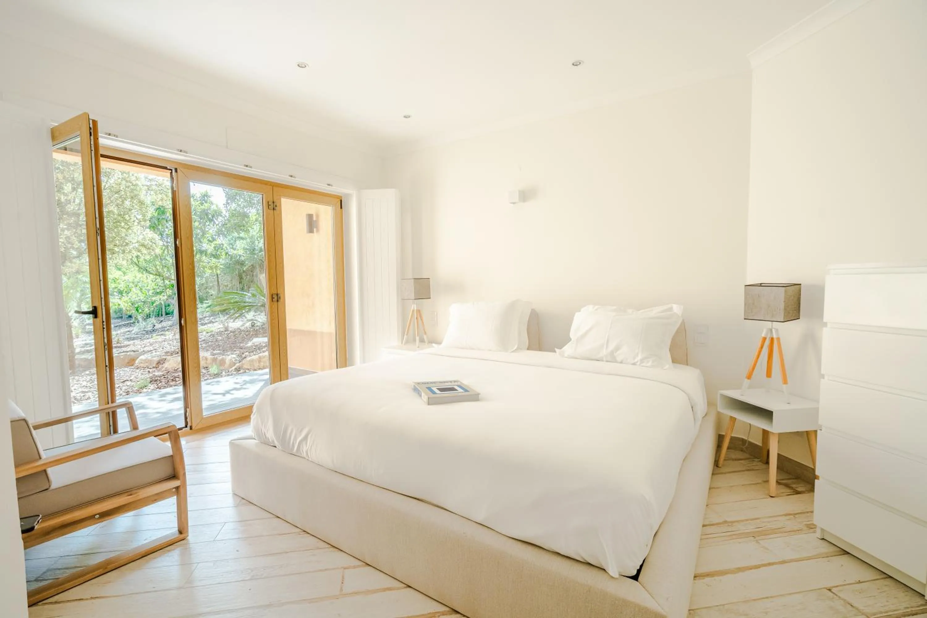 Bed in Casa Pôr do Sal - Boutique Guesthouse with Heated Pool & Sea Views