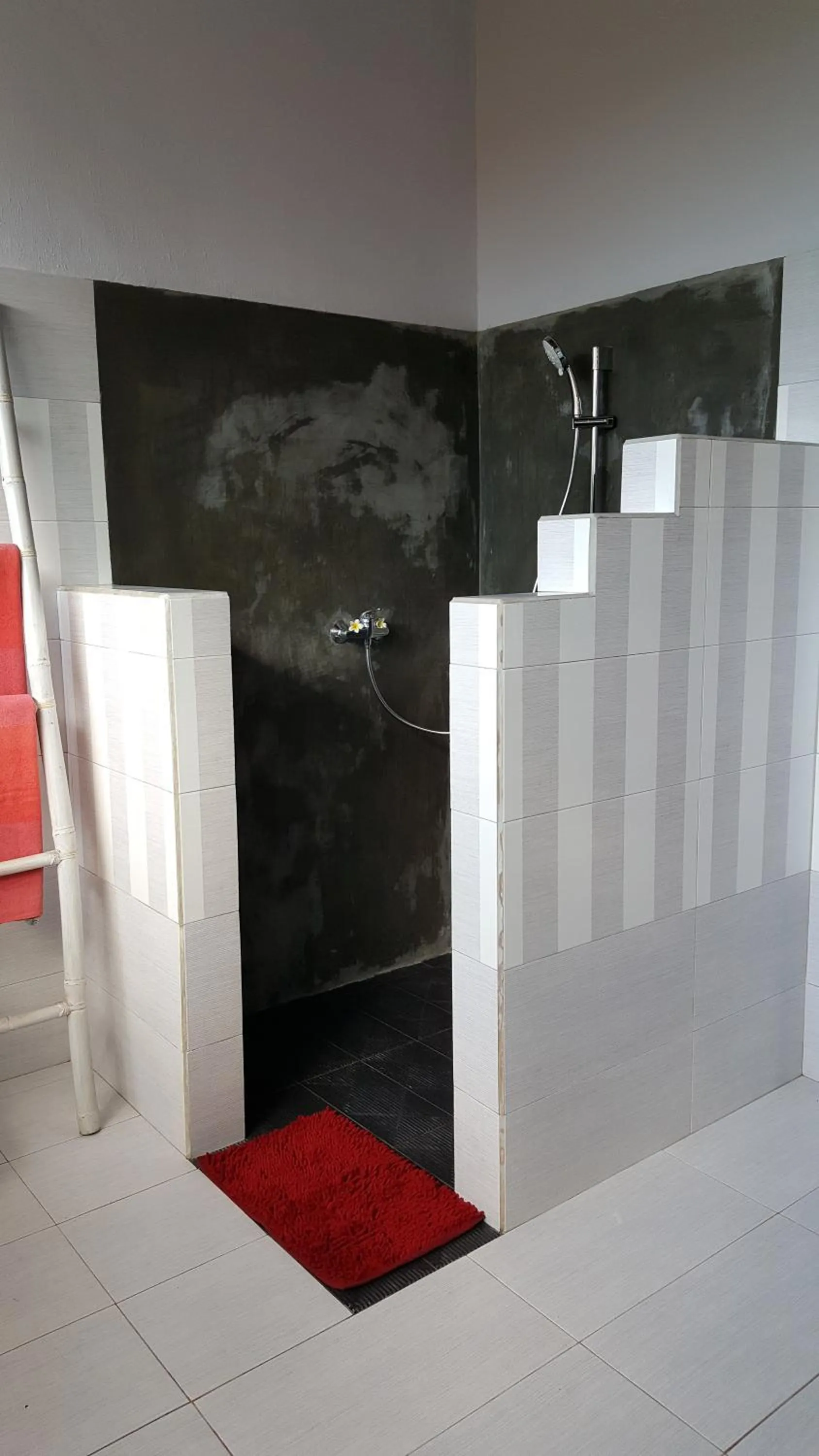 Shower in Villa Lumbalumba