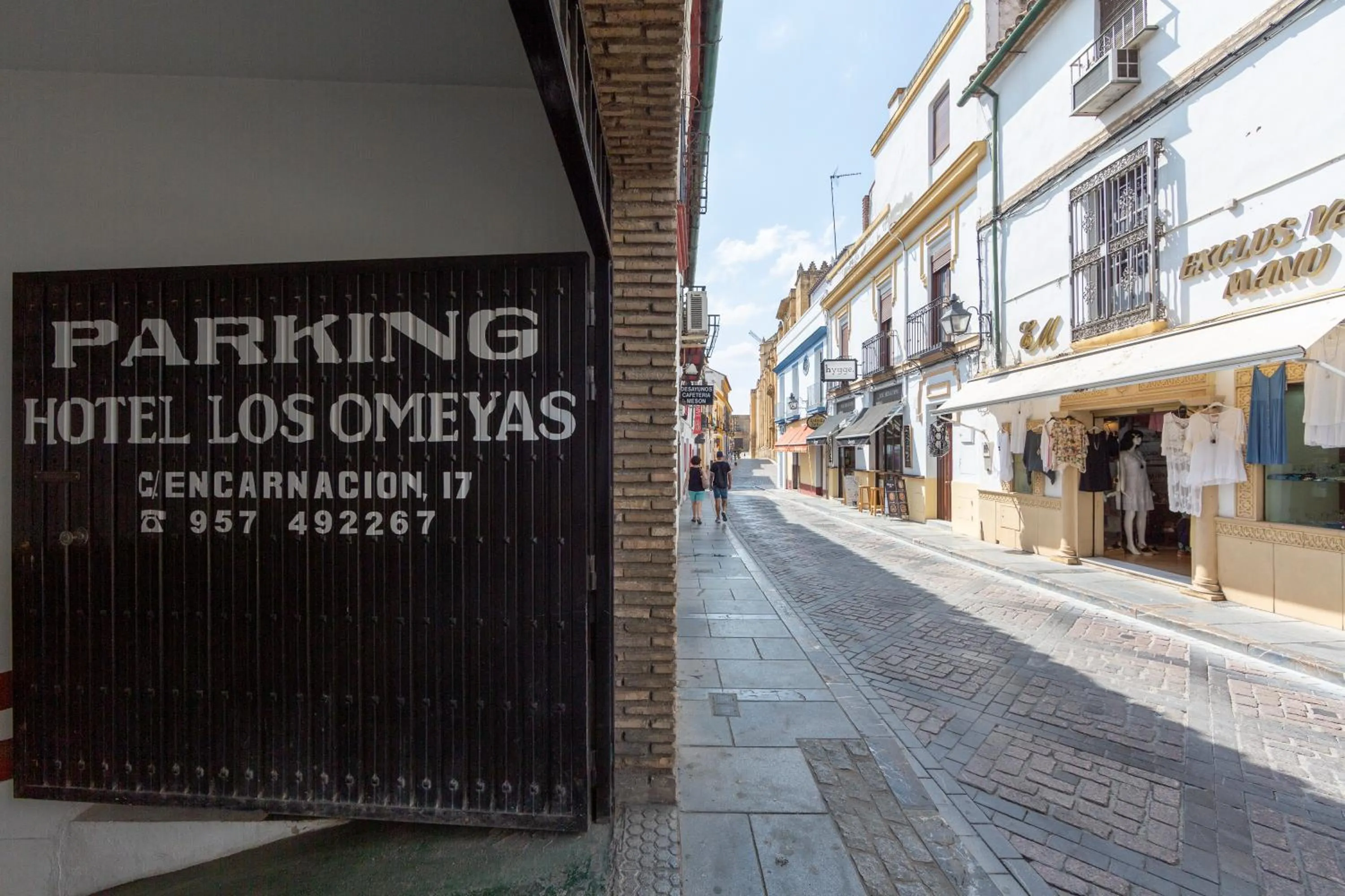 Parking in Hotel Los Omeyas