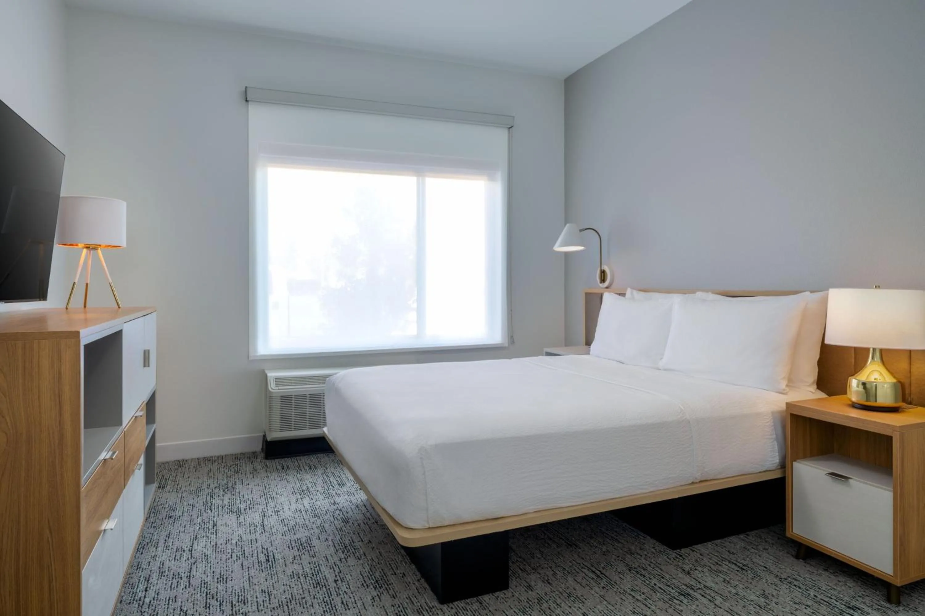 Bedroom, Bed in TownePlace Suites by Marriott Brunswick