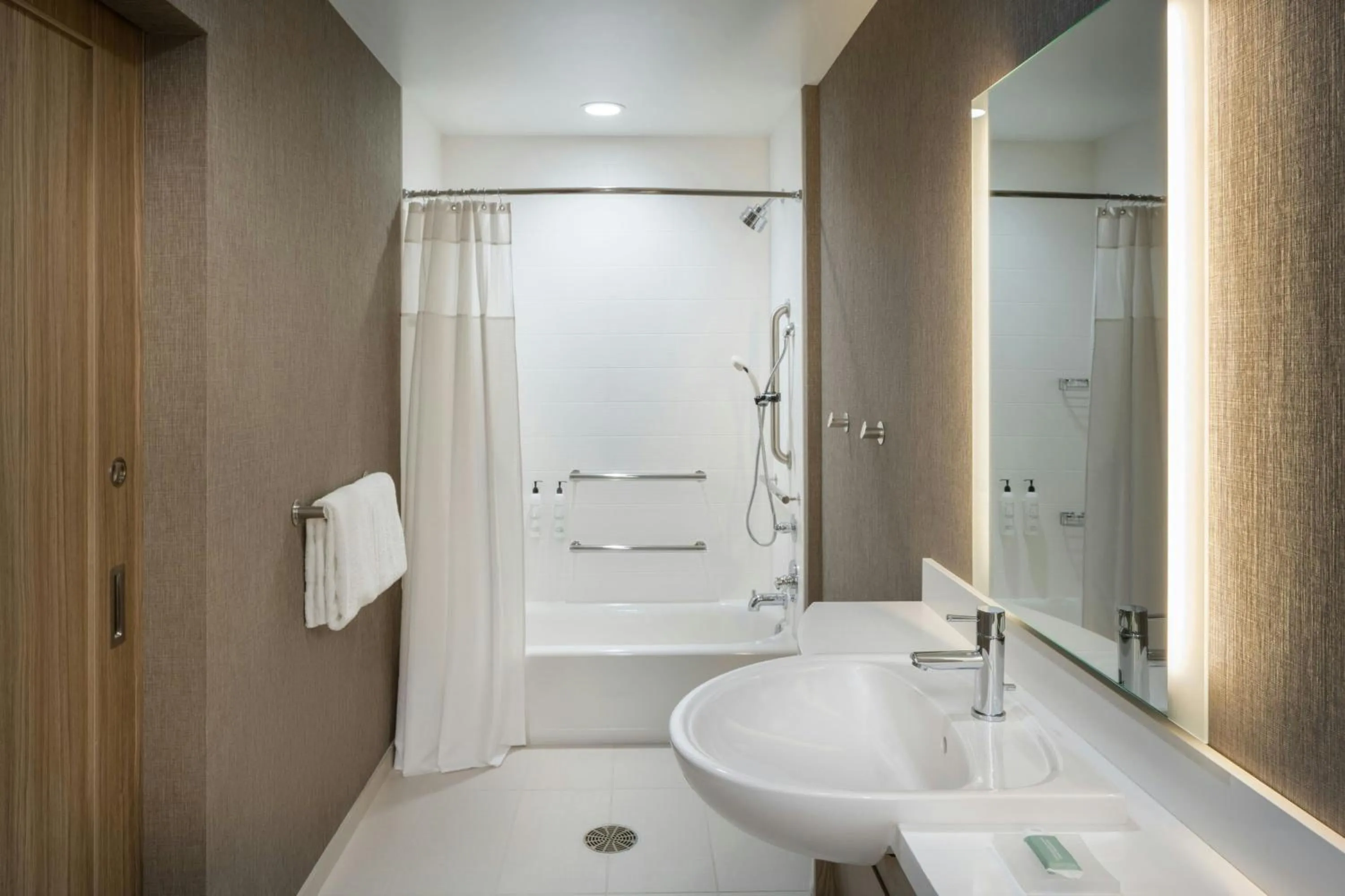 Bathroom in Springhill Suites by Marriott Newburgh Evansville