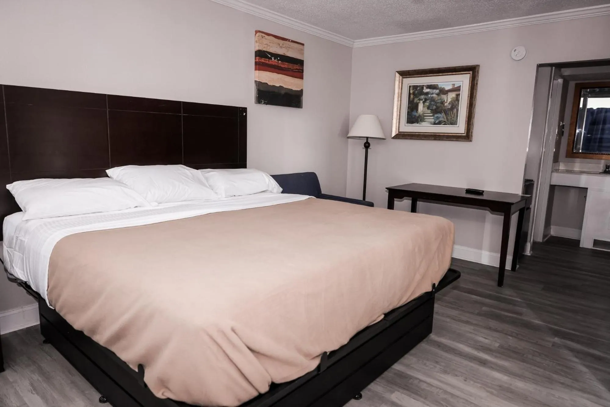 Bedroom, Bed in Riverside Inn & Suites Danville Virginia