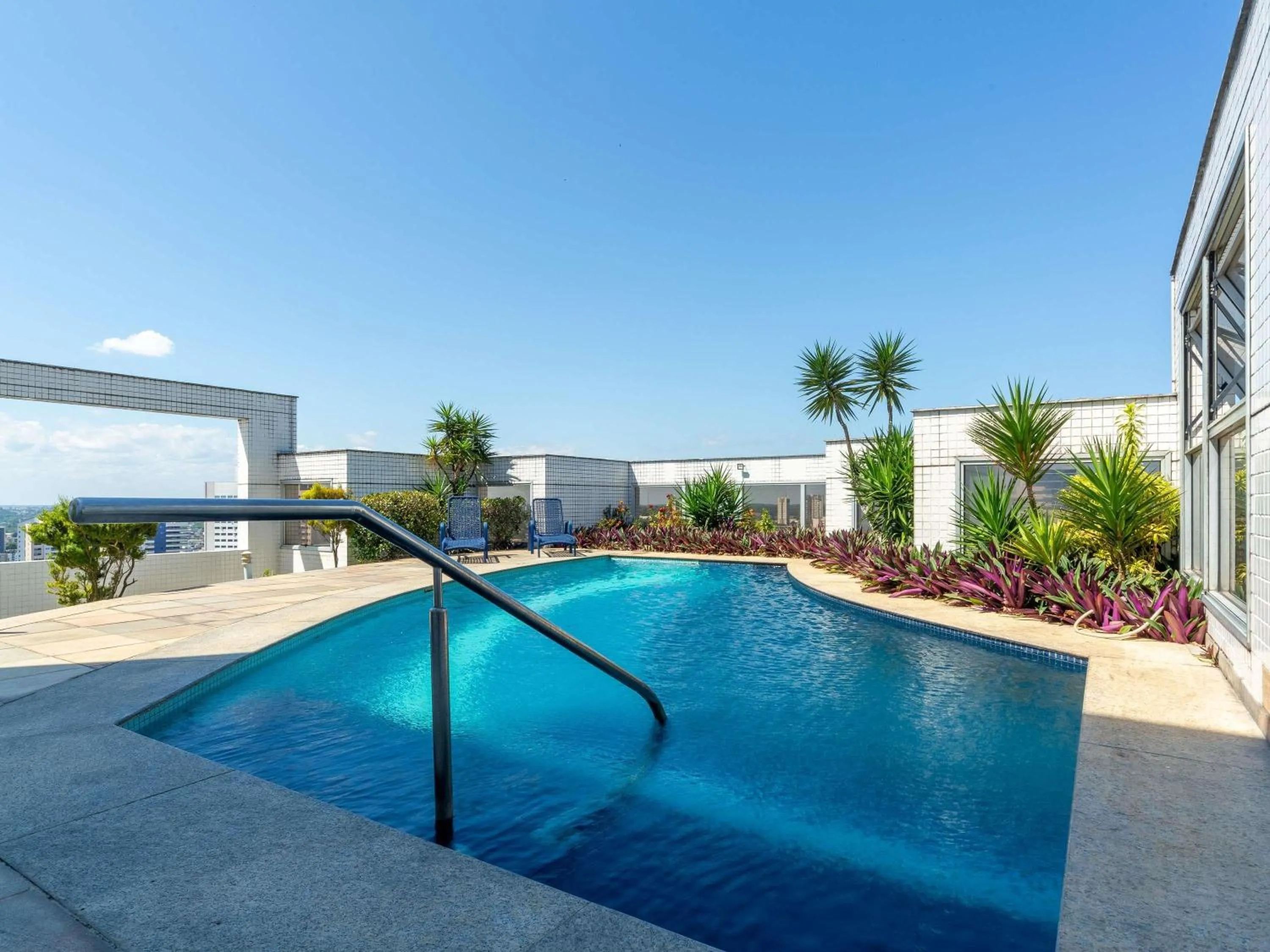 Pool view in Mercure Manaus