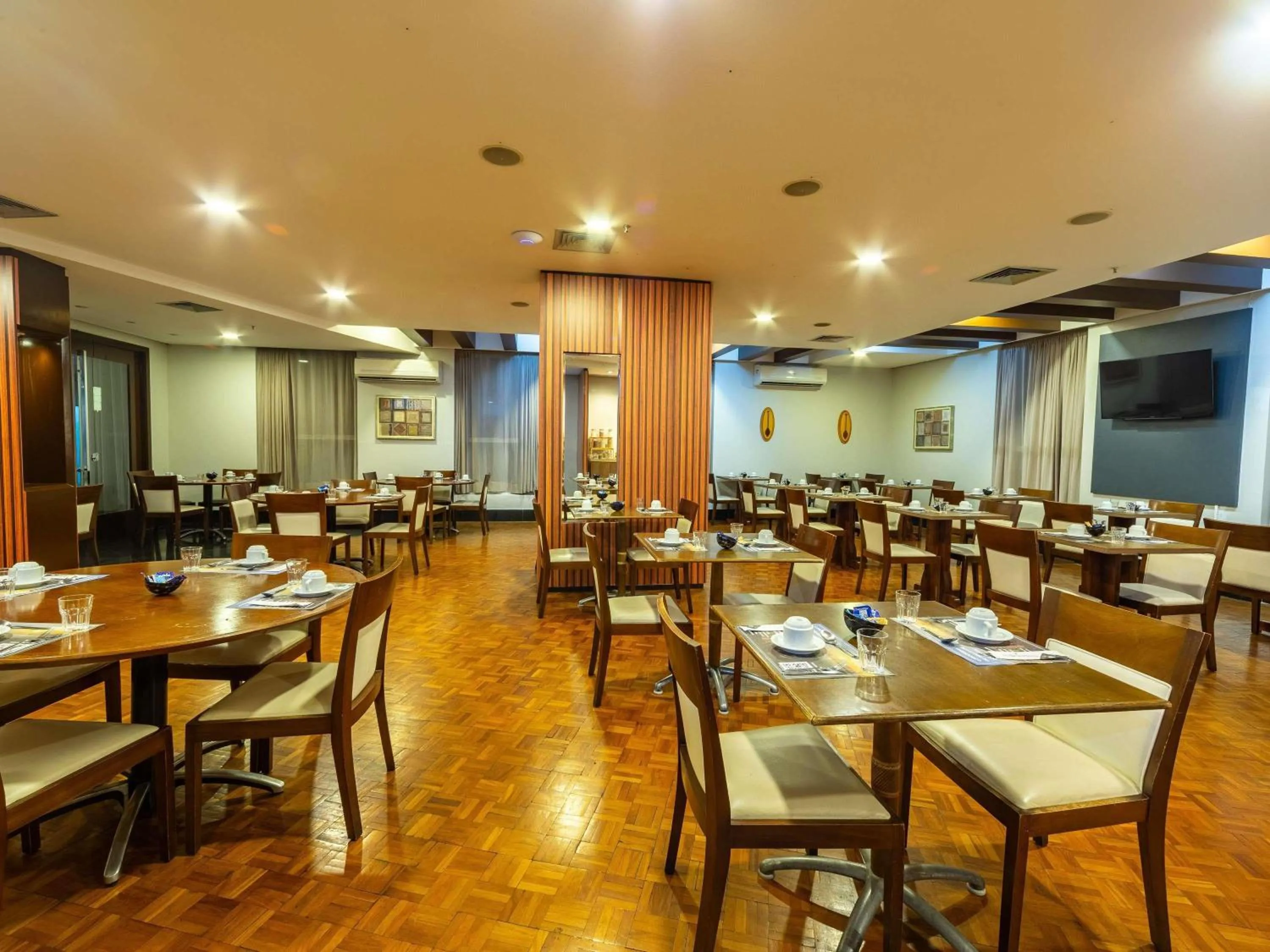 Restaurant/places to eat in Mercure Manaus