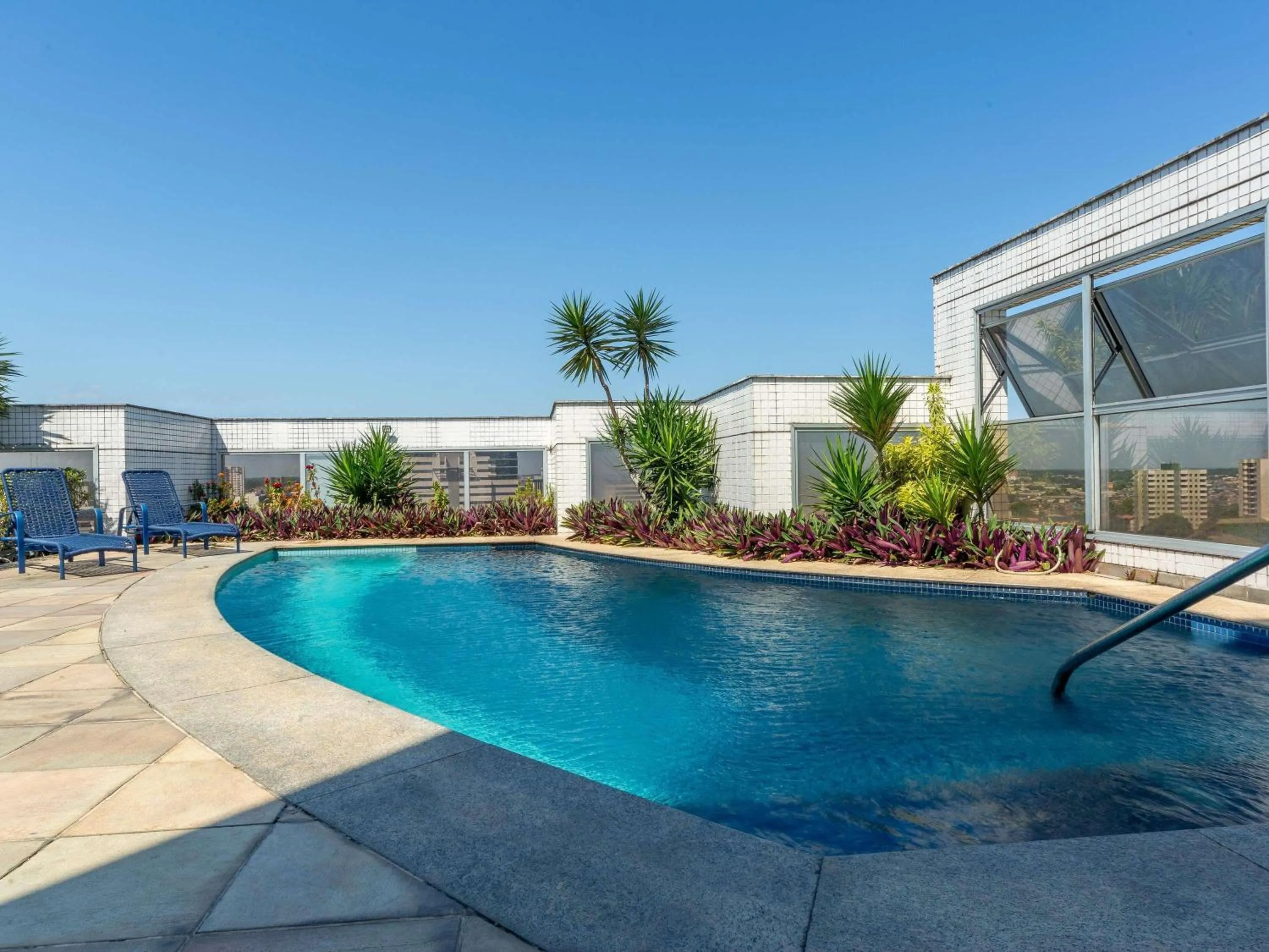 Pool view in Mercure Manaus