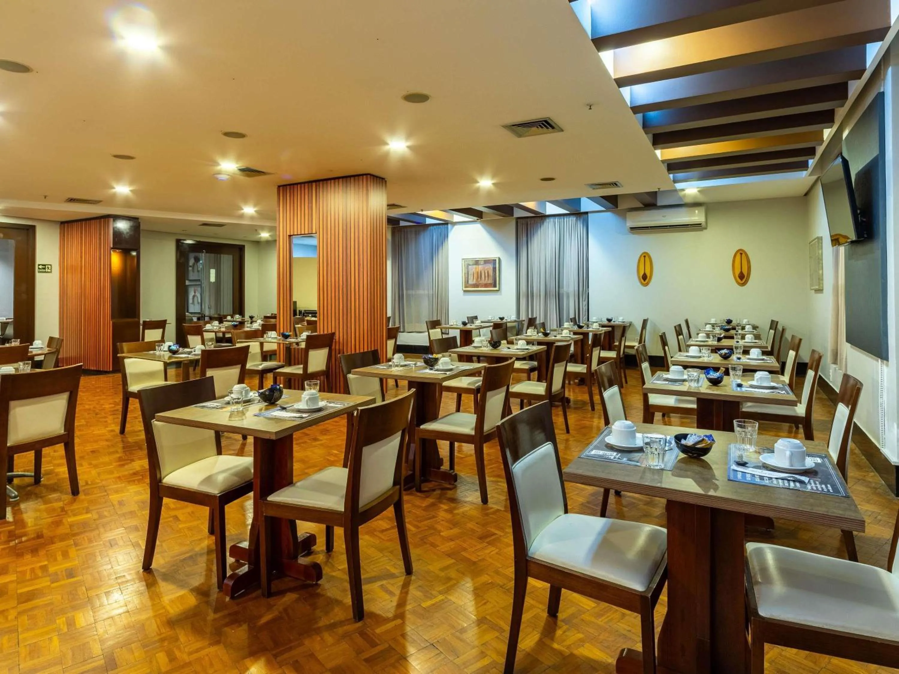 Restaurant/places to eat in Mercure Manaus