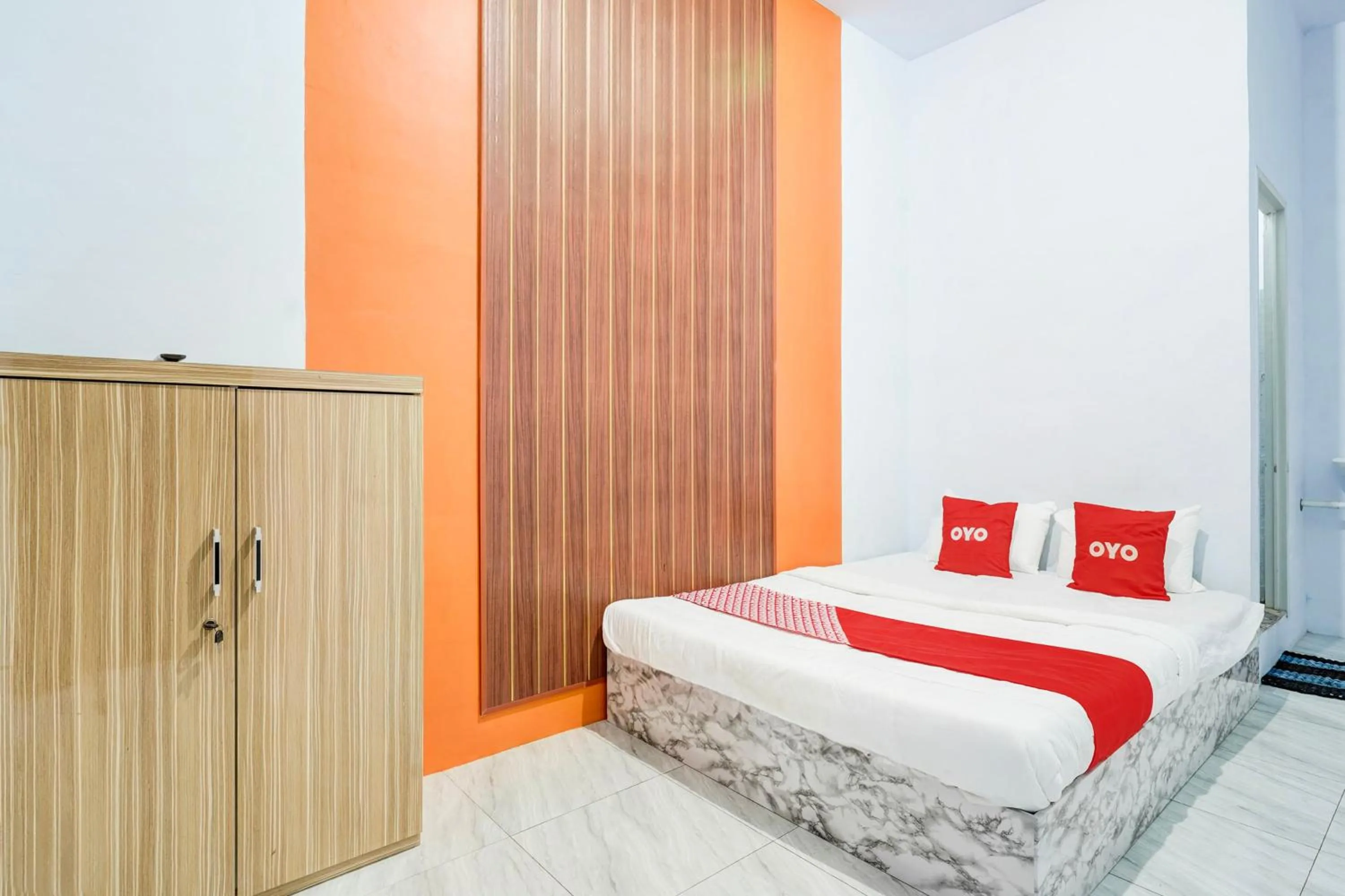 Bedroom, Bed in Hotel O Guest House Cinta Damai