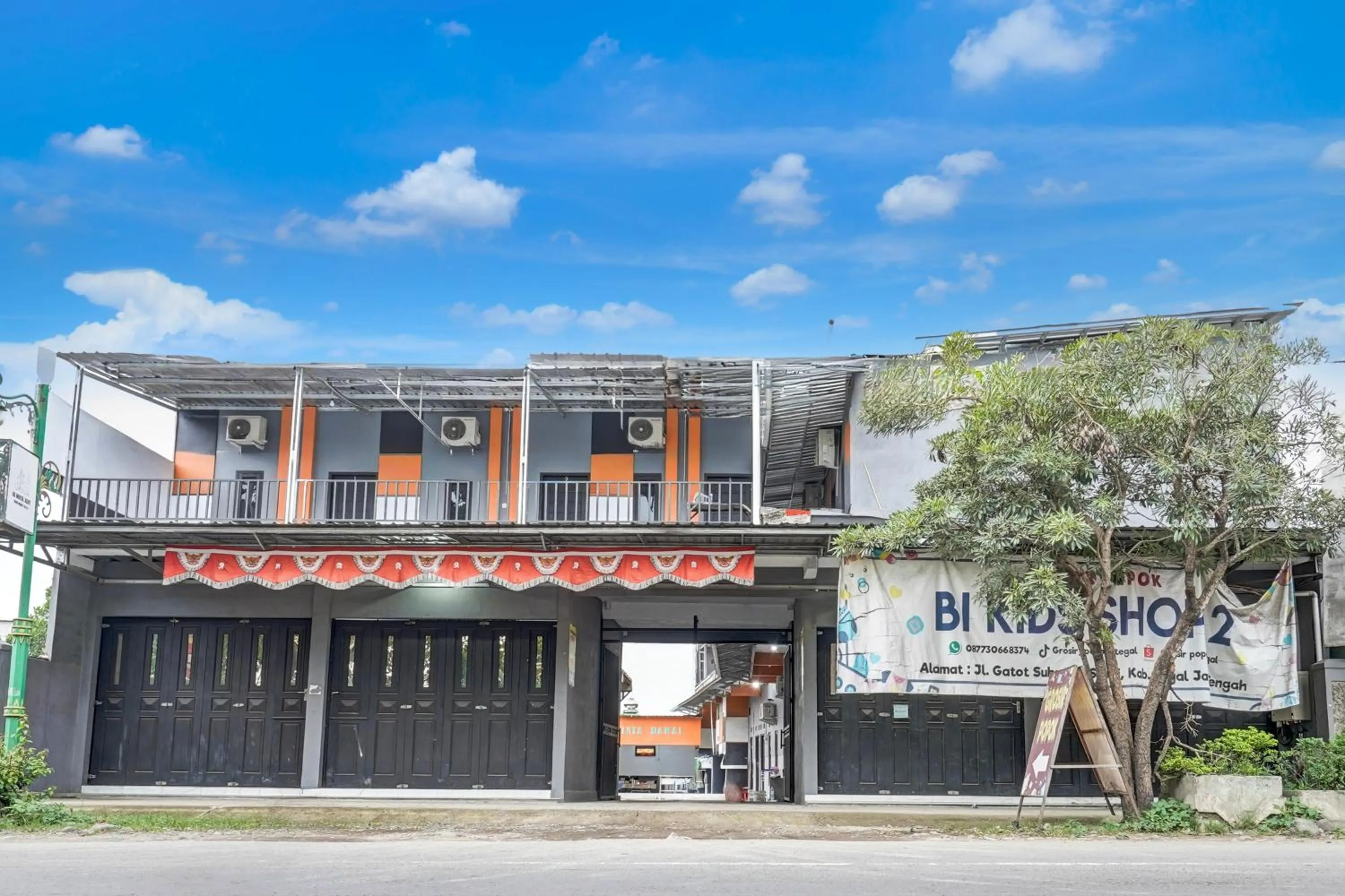 Facade/entrance in Hotel O Guest House Cinta Damai