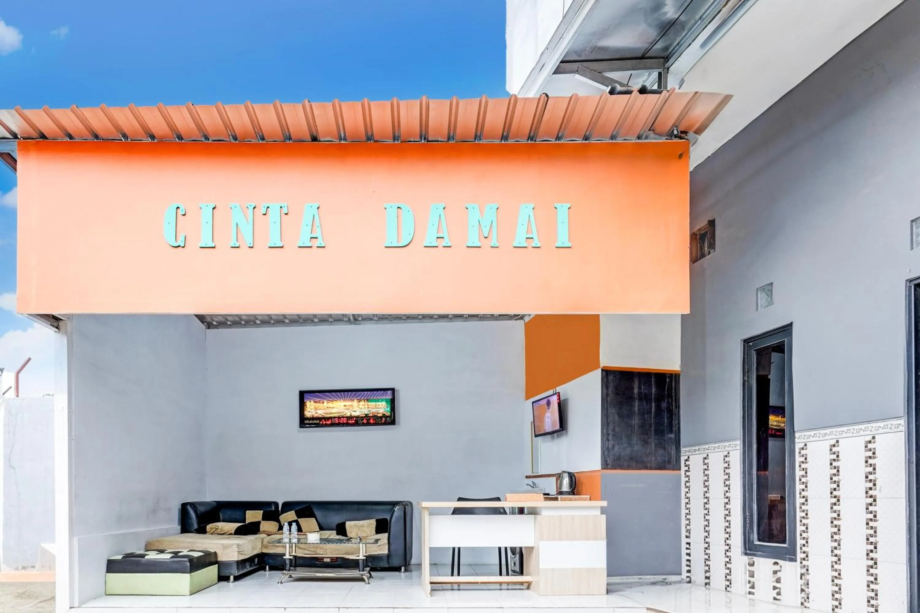 Lobby or reception in Hotel O Guest House Cinta Damai