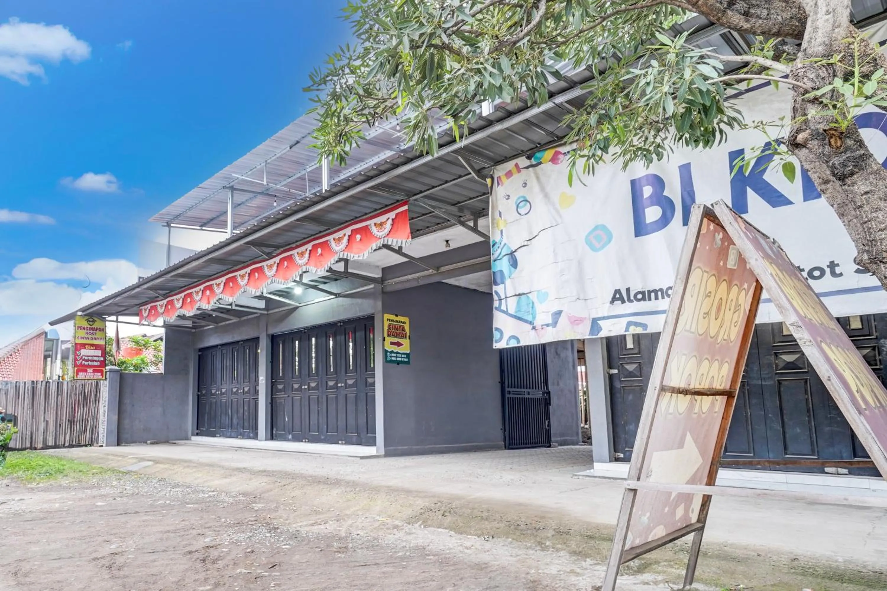Facade/entrance in Hotel O Guest House Cinta Damai