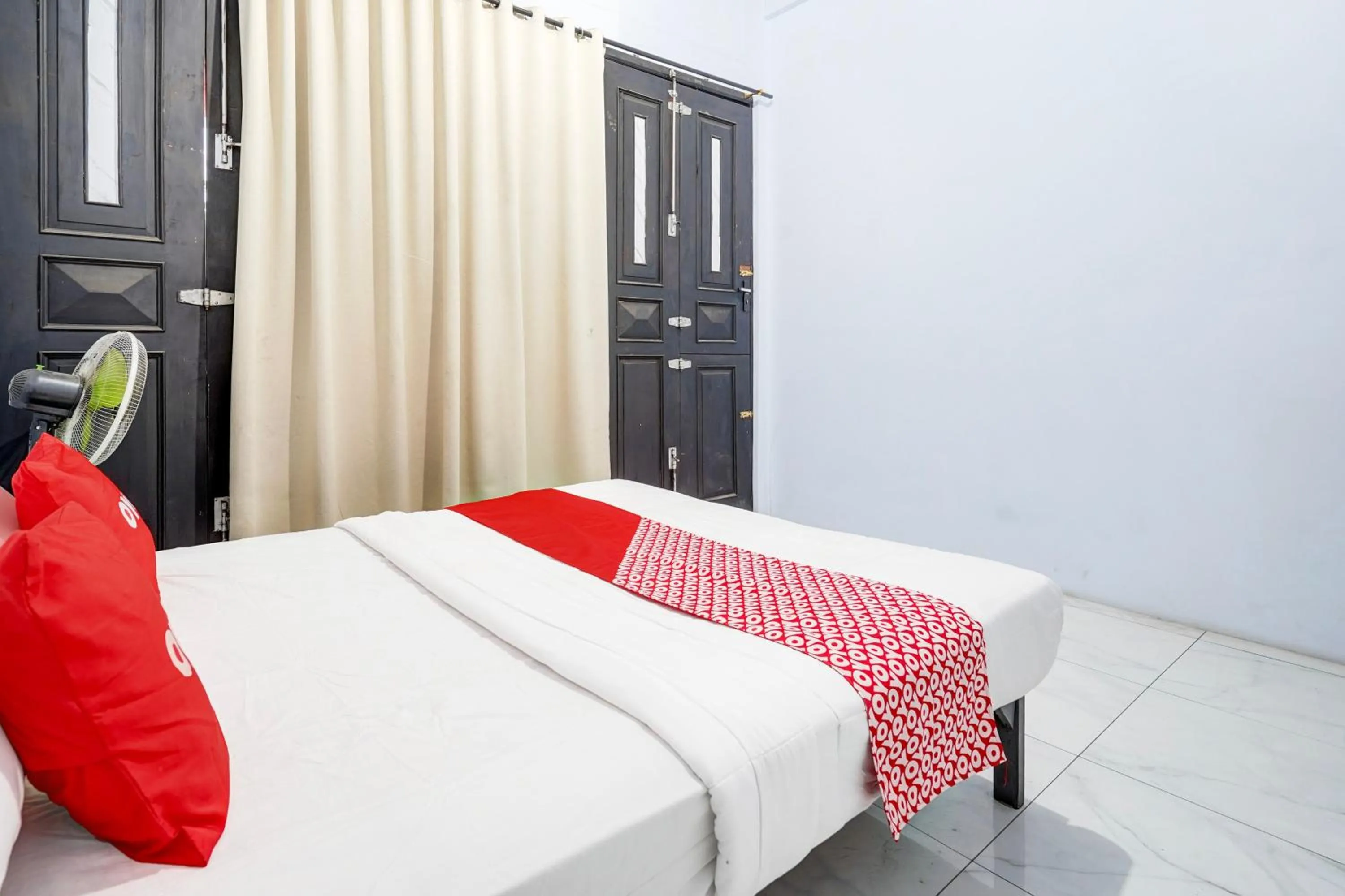 Bedroom, Bed in Hotel O Guest House Cinta Damai