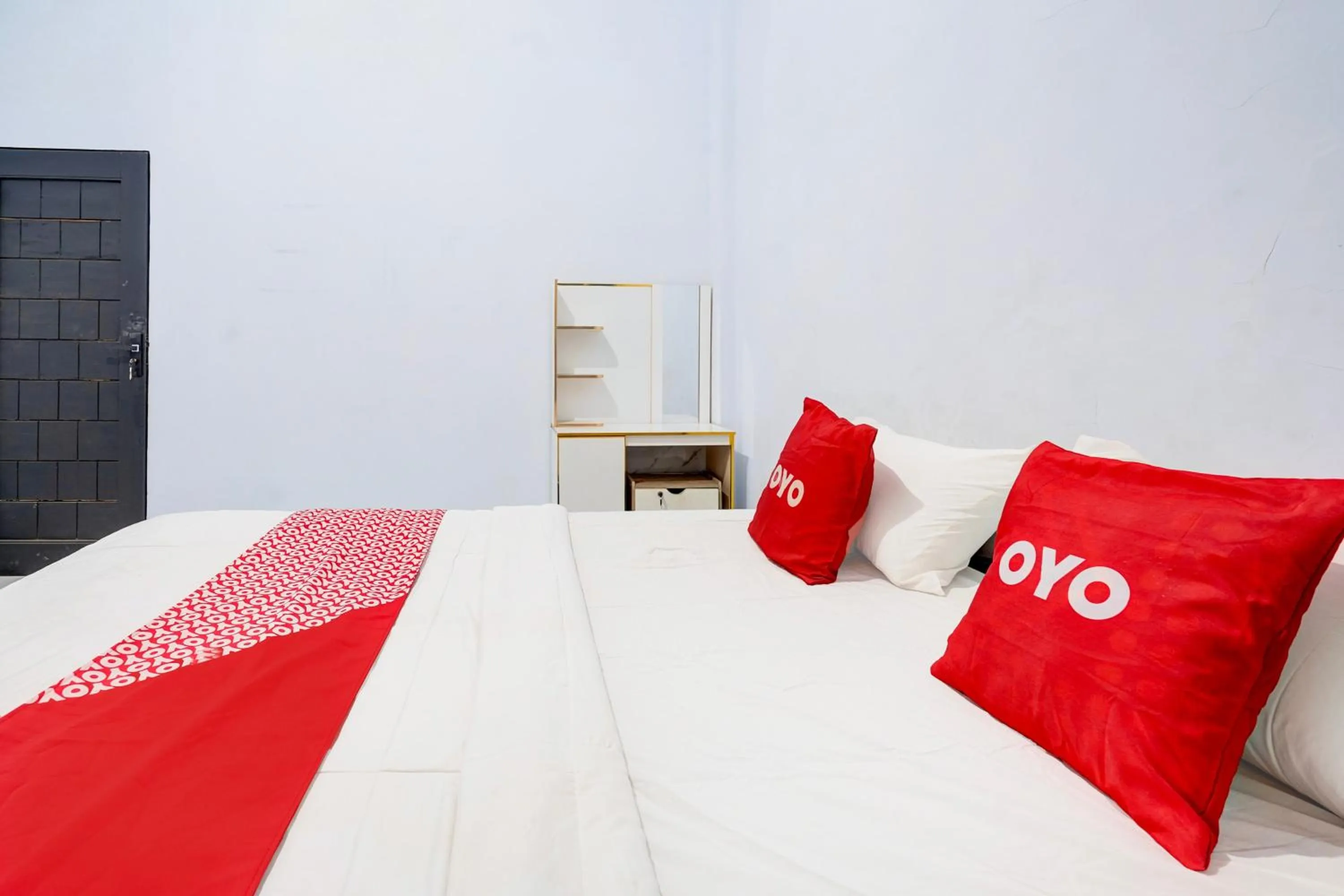 Bedroom, Bed in Hotel O Guest House Cinta Damai