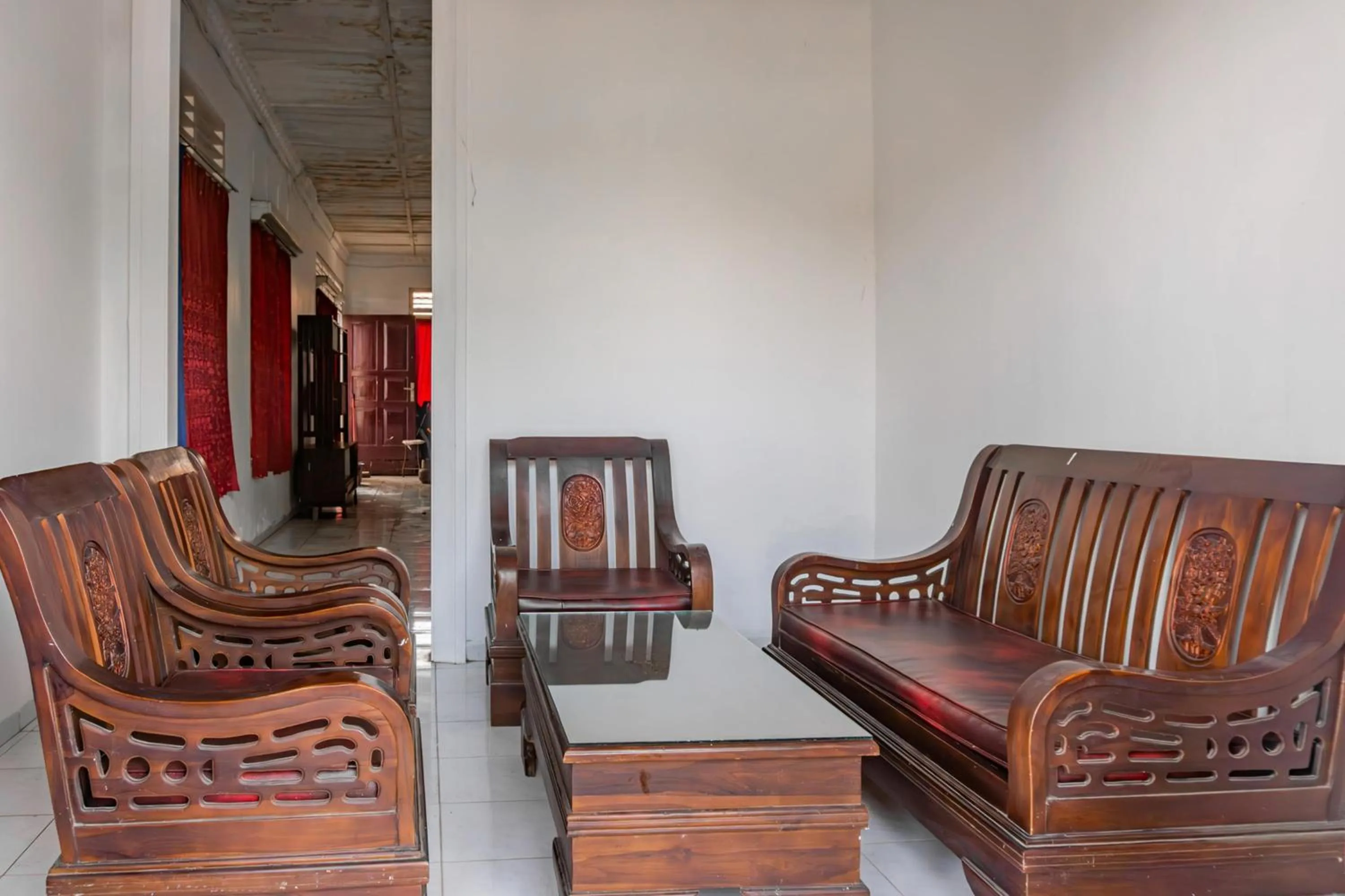 Lobby or reception in Hotel O Guest House Pahlawan Syariah