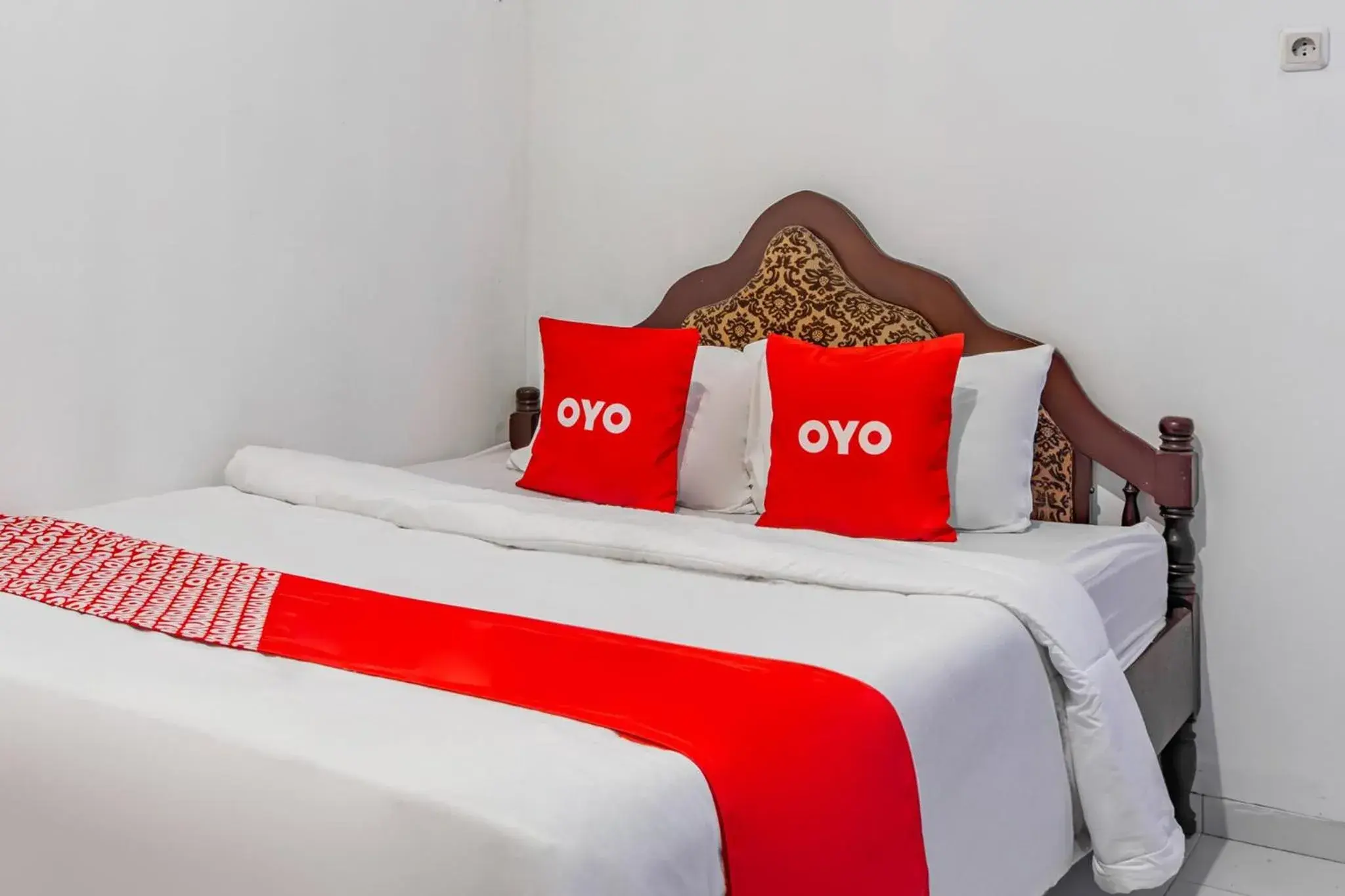 Deluxe Double Room in Hotel O Guest House Pahlawan Syariah Deluxe Double Room in Hotel O Guest House Pahlawan Syariah