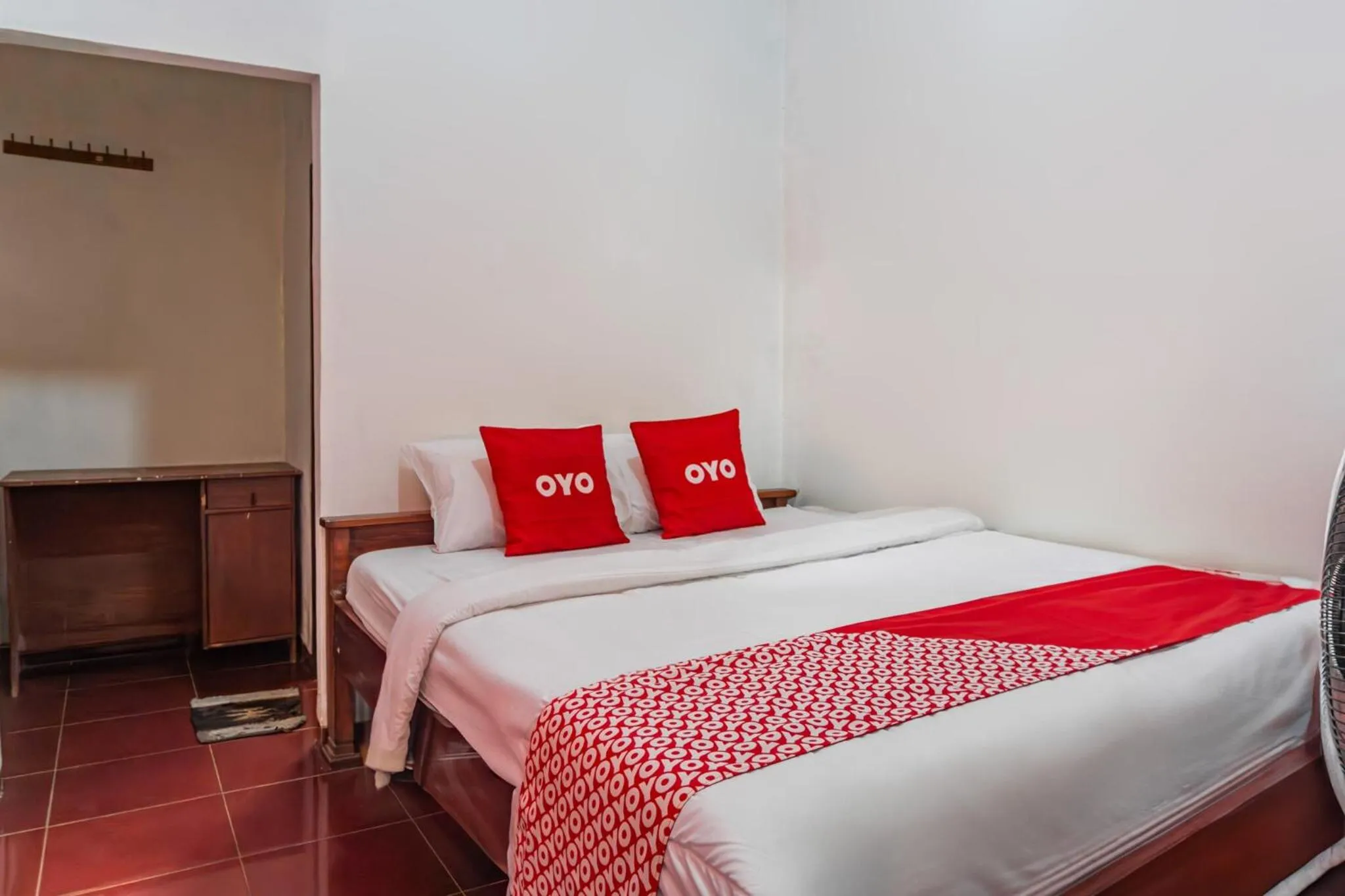 Bedroom, Bed in Hotel O Guest House Pahlawan Syariah