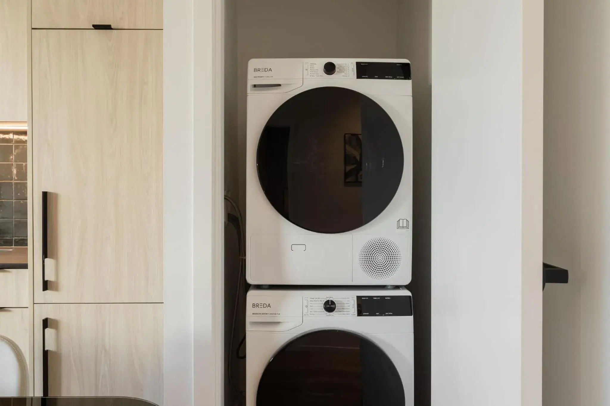 Two-Bedroom Apartment in Smithe House Two-Bedroom Apartment in Smithe House