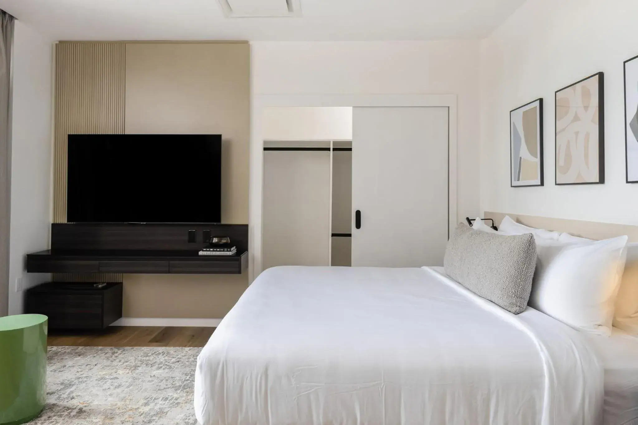 Studio Apartment in Smithe House Studio Apartment in Smithe House