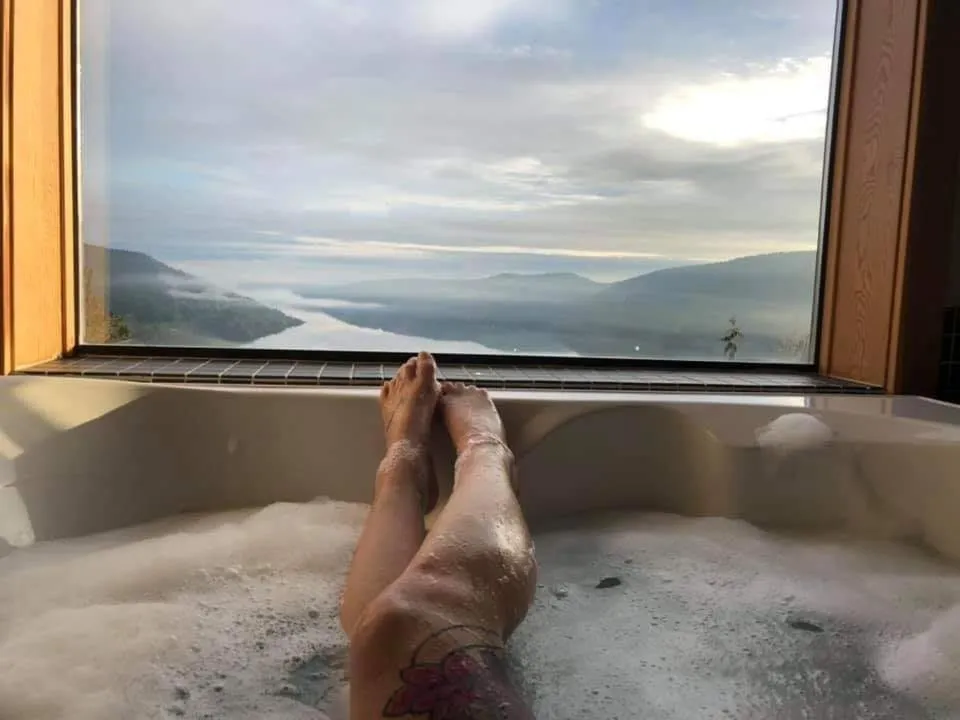 Mountain view in Moon Water Lodge