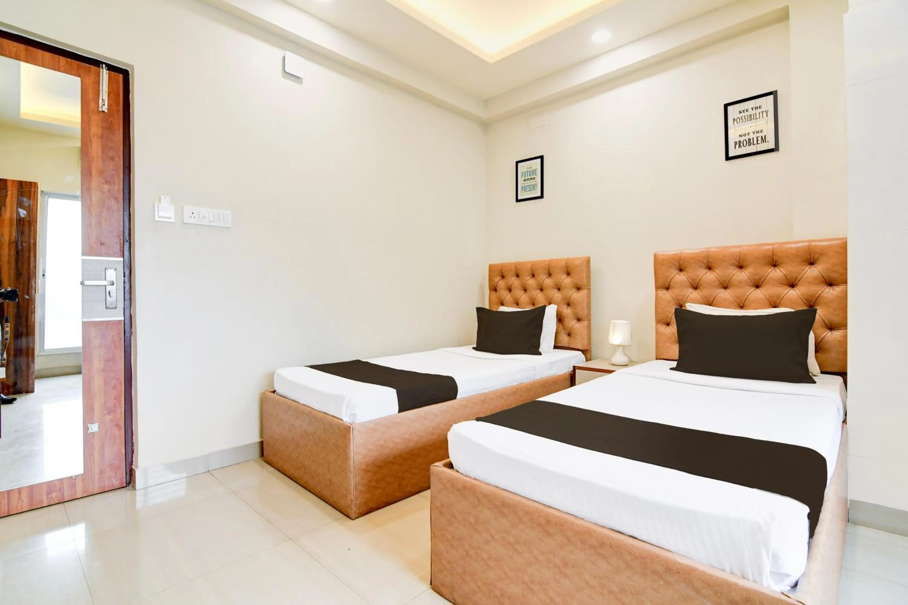 Lobby or reception, Bed in Super Townhouse Kaikhali Near Airport