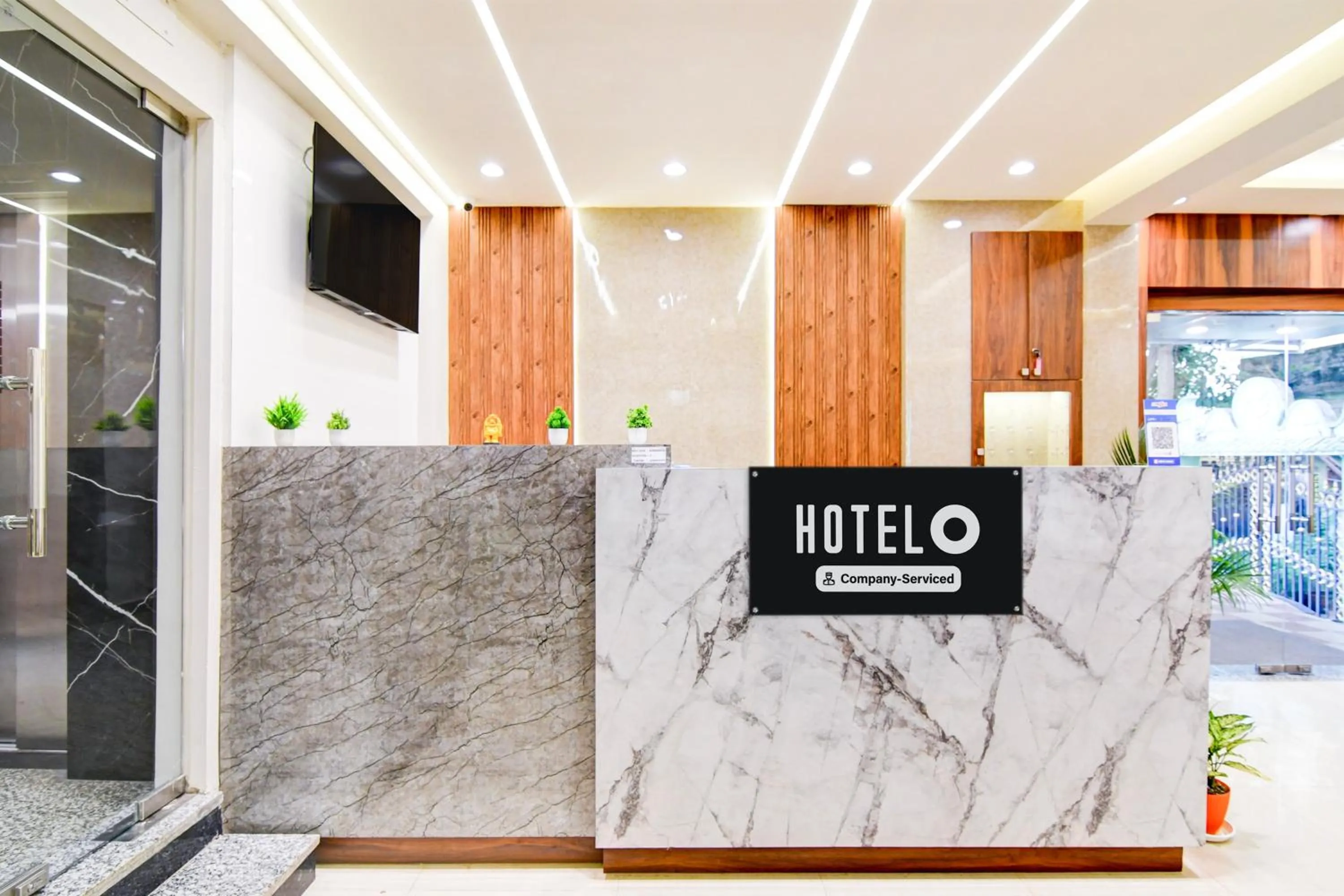 Lobby or reception in Super Townhouse Kaikhali Near Airport