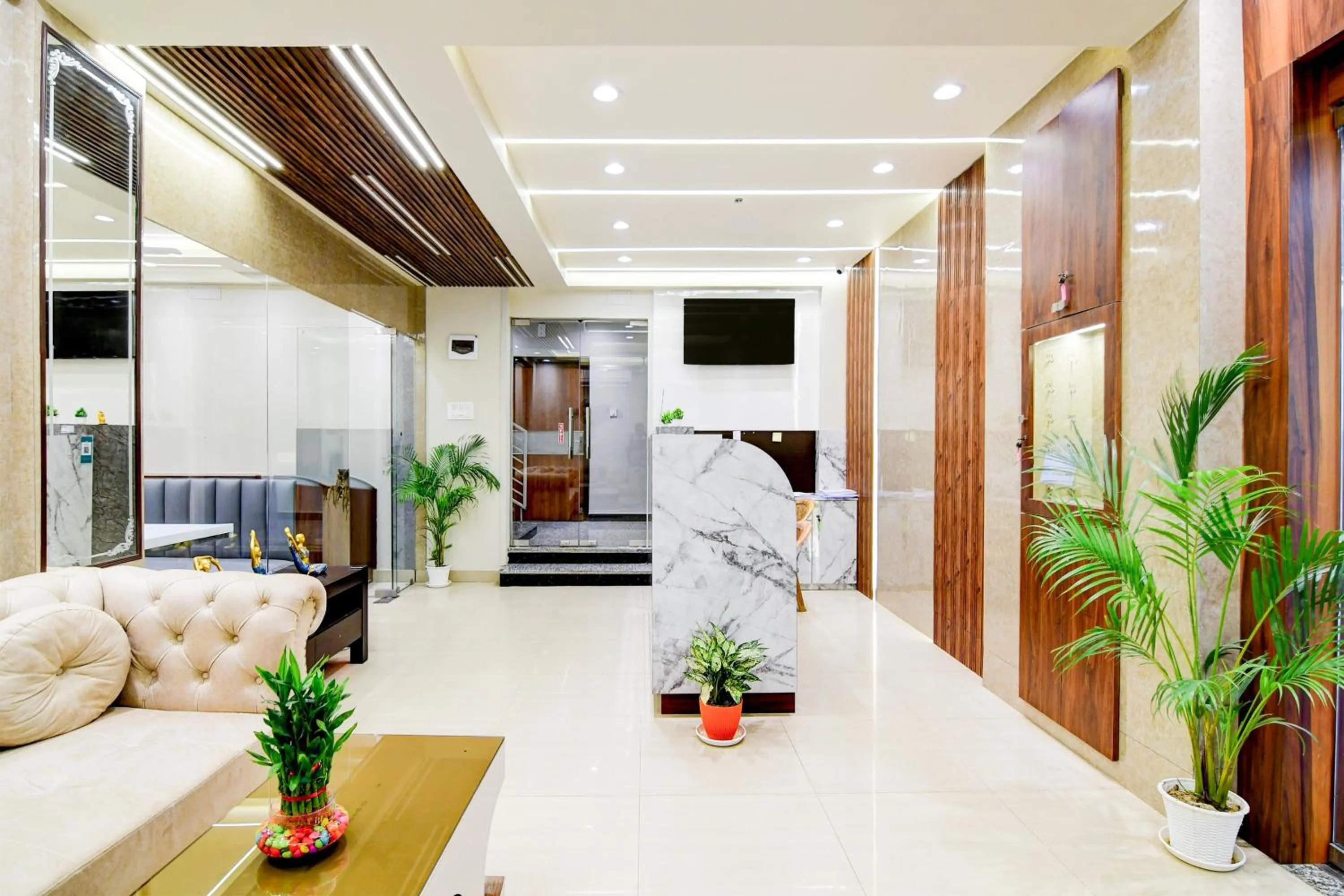 Lobby or reception in Super Townhouse Kaikhali Near Airport