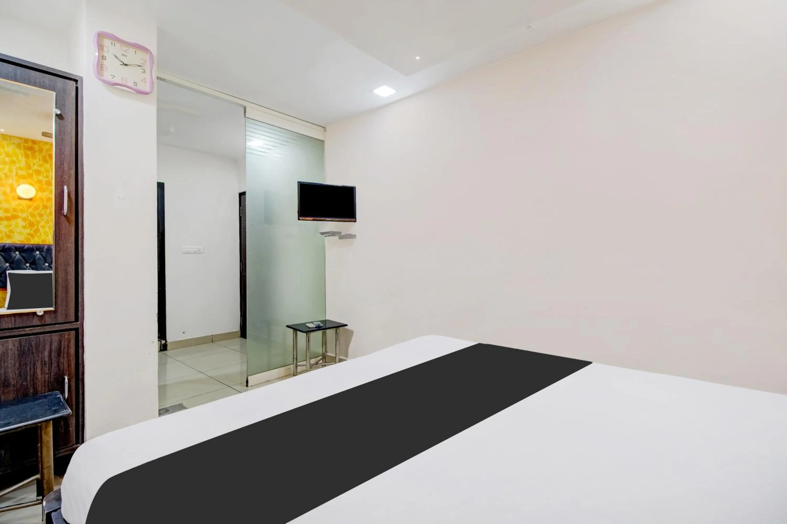 Bedroom, Bed in Super Hotel O Rajadhani