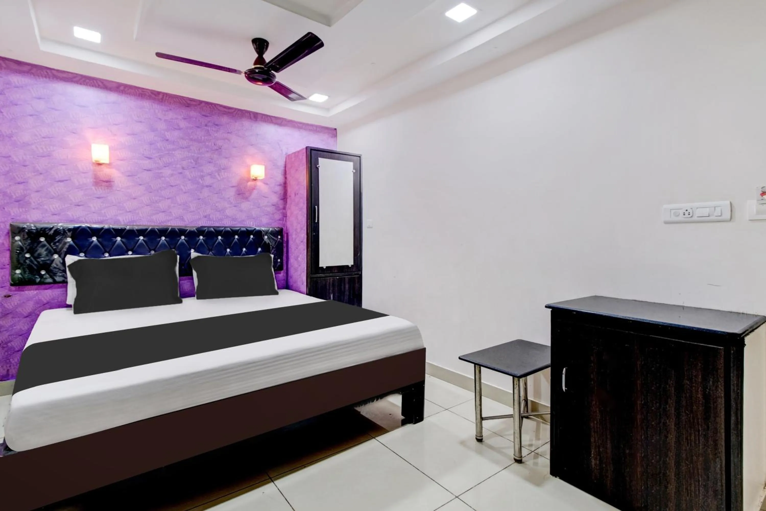 Bedroom, Bed in Super Hotel O Rajadhani