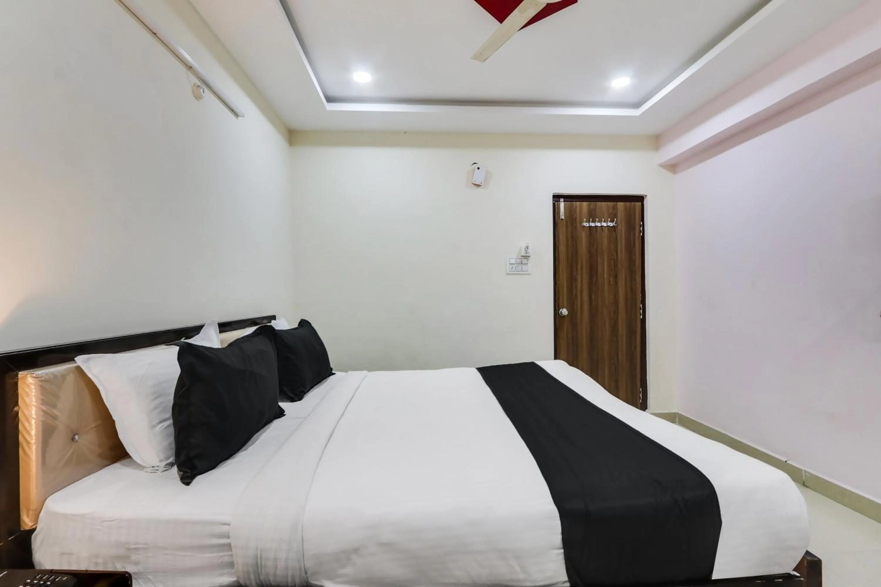 Bedroom, Bed in Super Collection O Bhagyalakshmi Suites