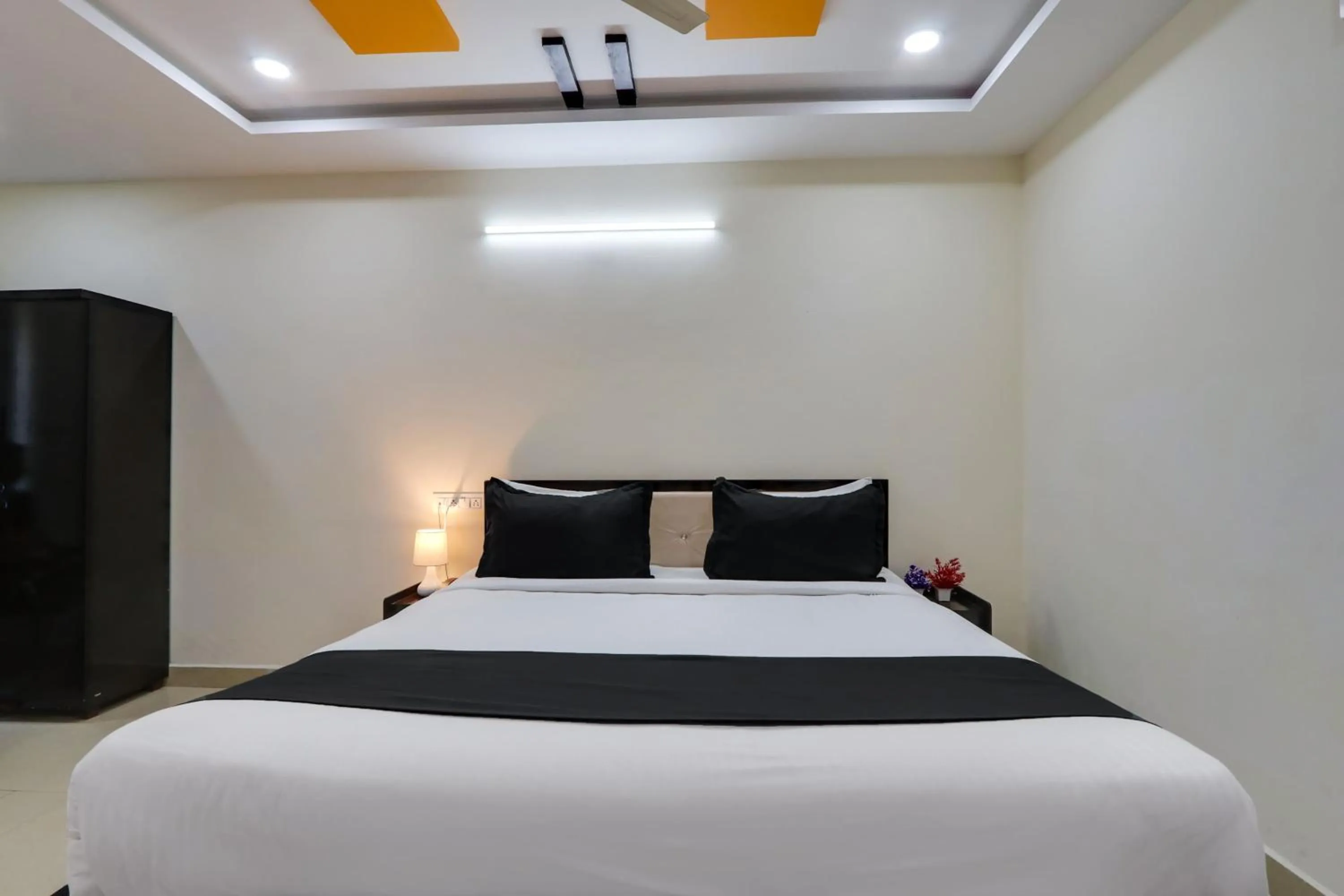 Bedroom, Bed in Super Collection O Bhagyalakshmi Suites