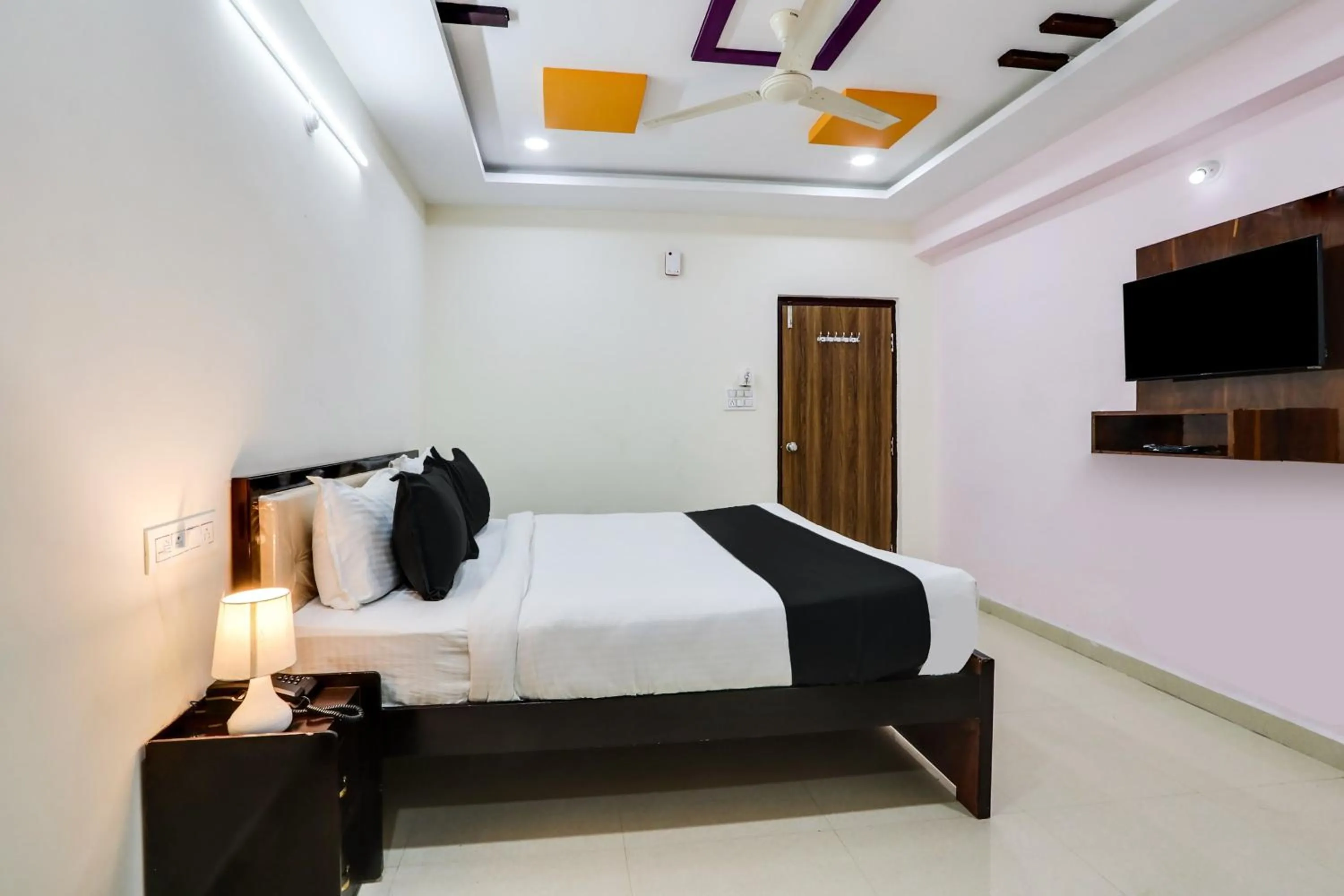Bedroom, Bed in Super Collection O Bhagyalakshmi Suites