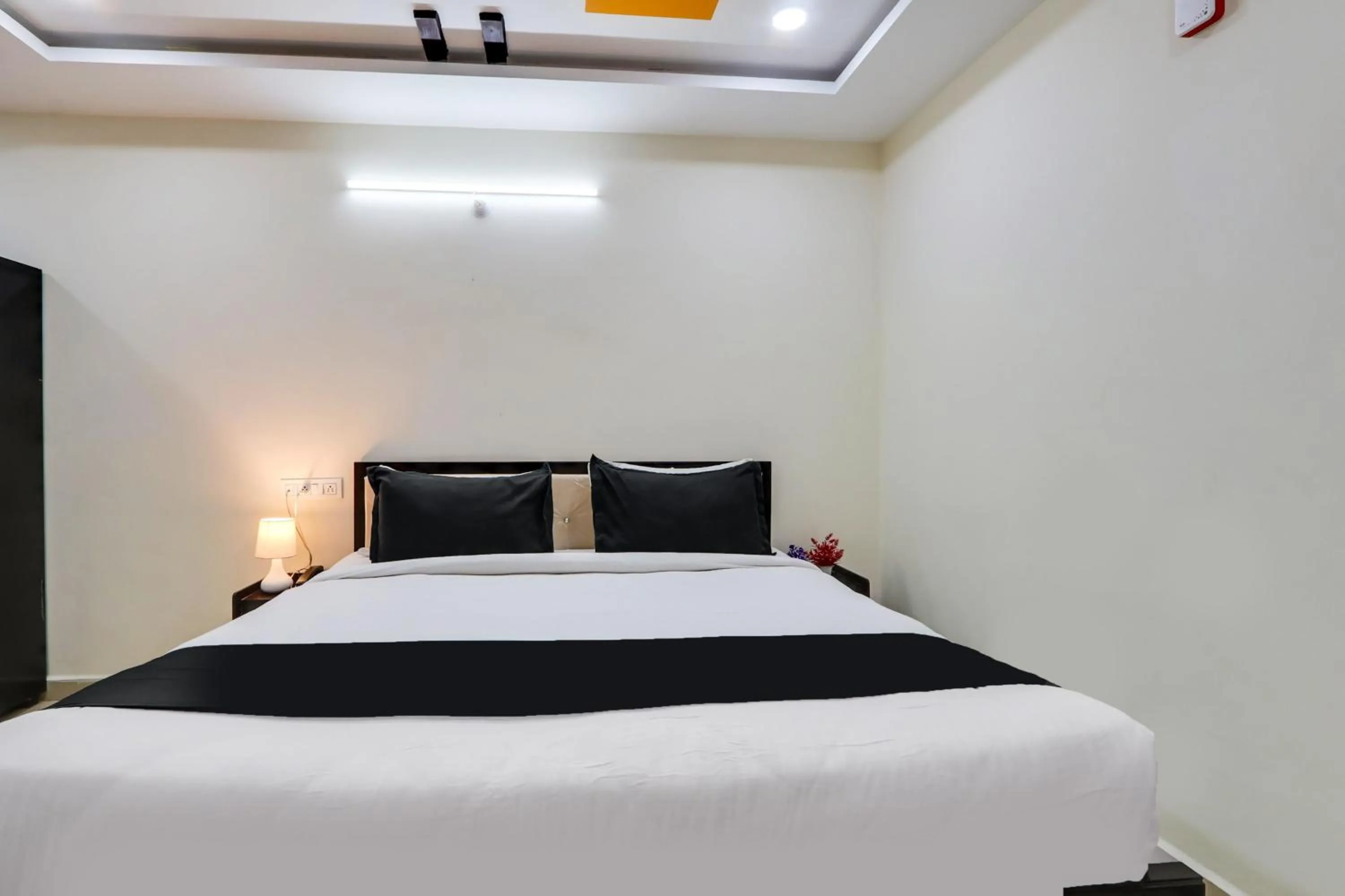 Bedroom, Bed in Super Collection O Bhagyalakshmi Suites