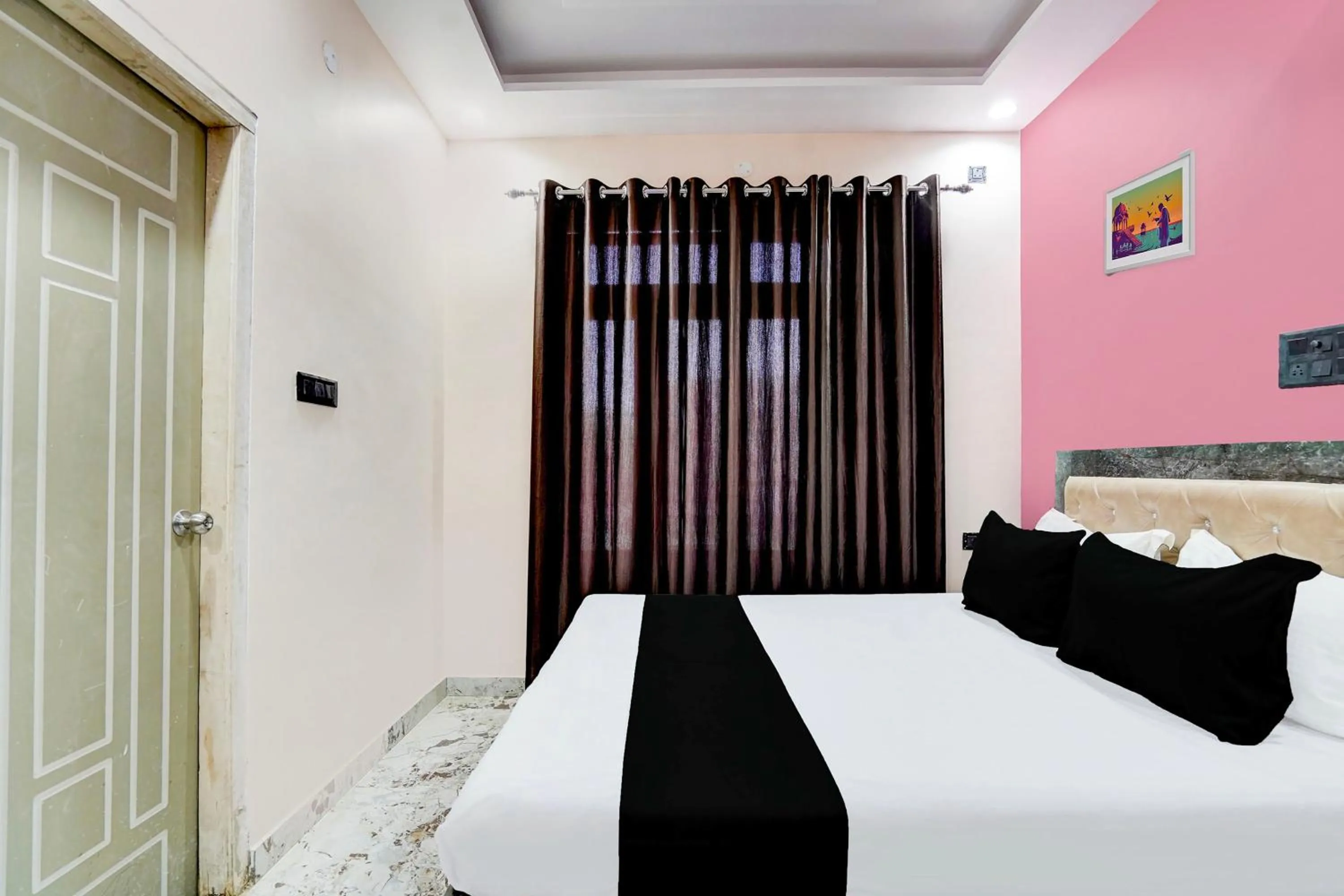 Bedroom, Bed in Hotel O Pramod Garden