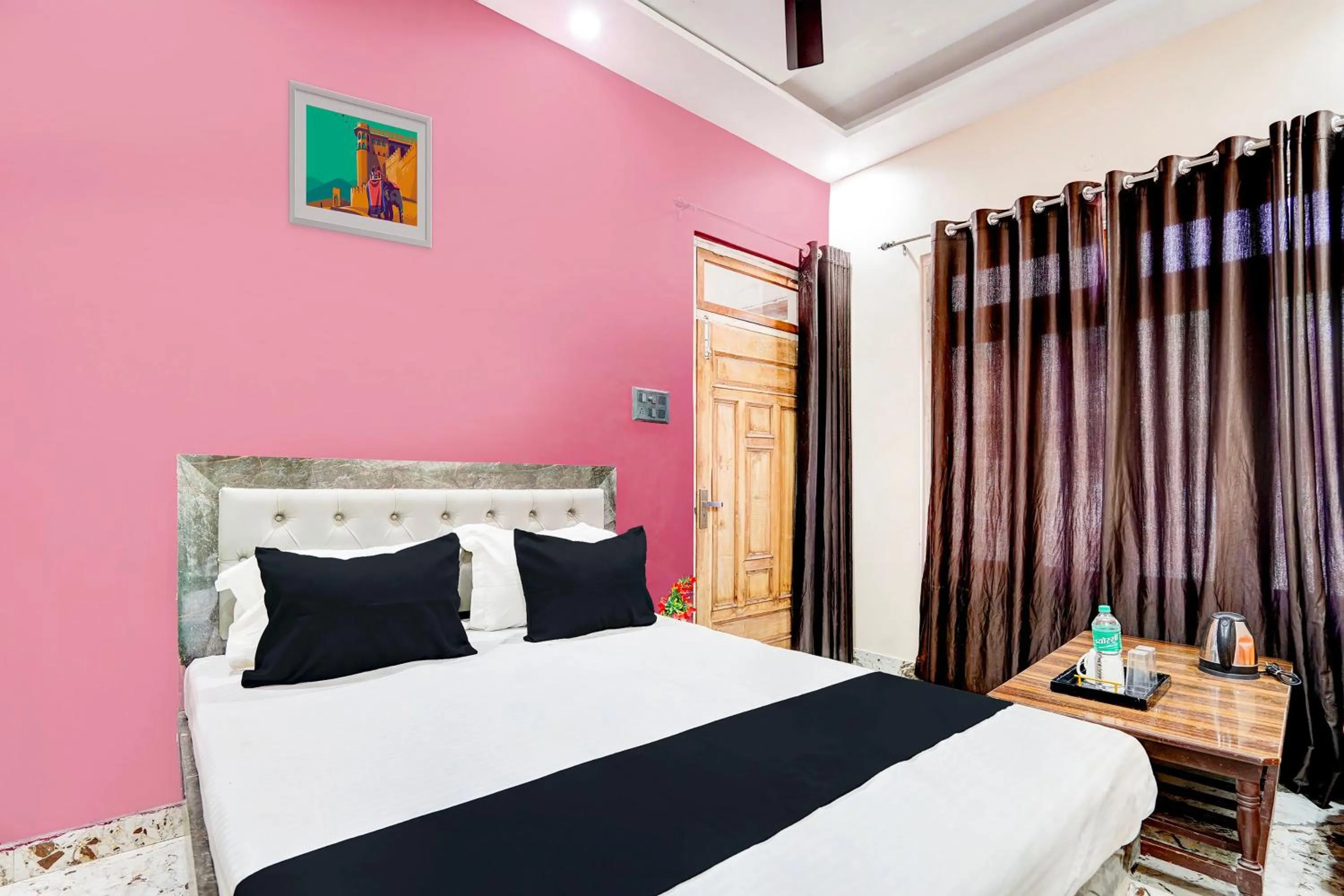 Bedroom, Bed in Hotel O Pramod Garden