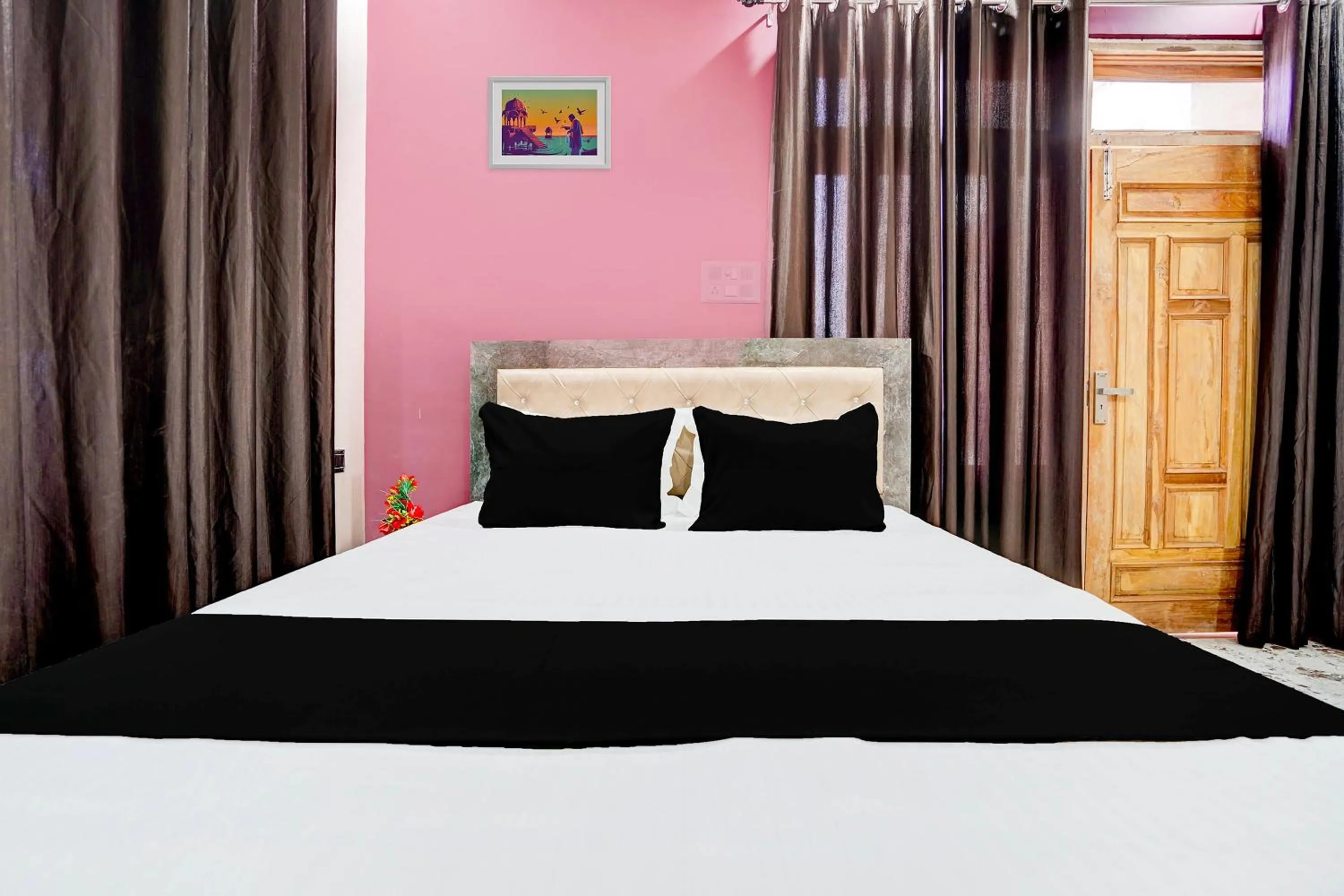 Bedroom, Bed in Hotel O Pramod Garden