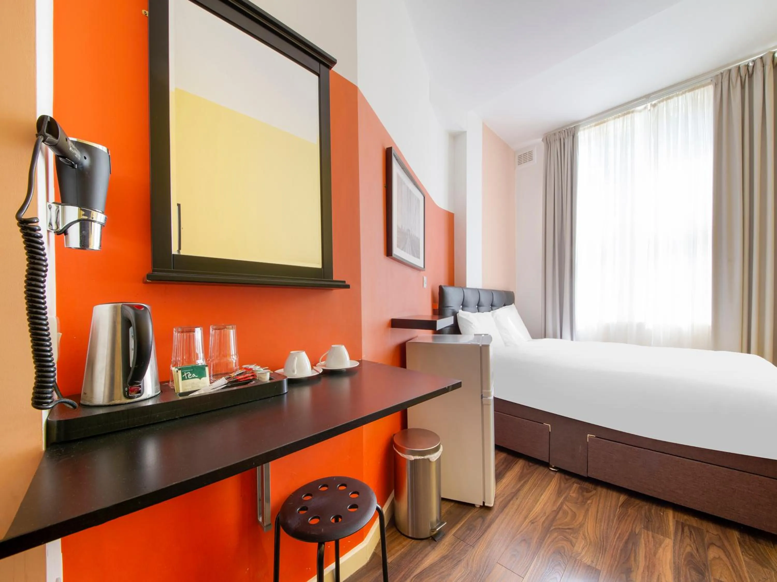 Bedroom in OYO Grantly Hotel