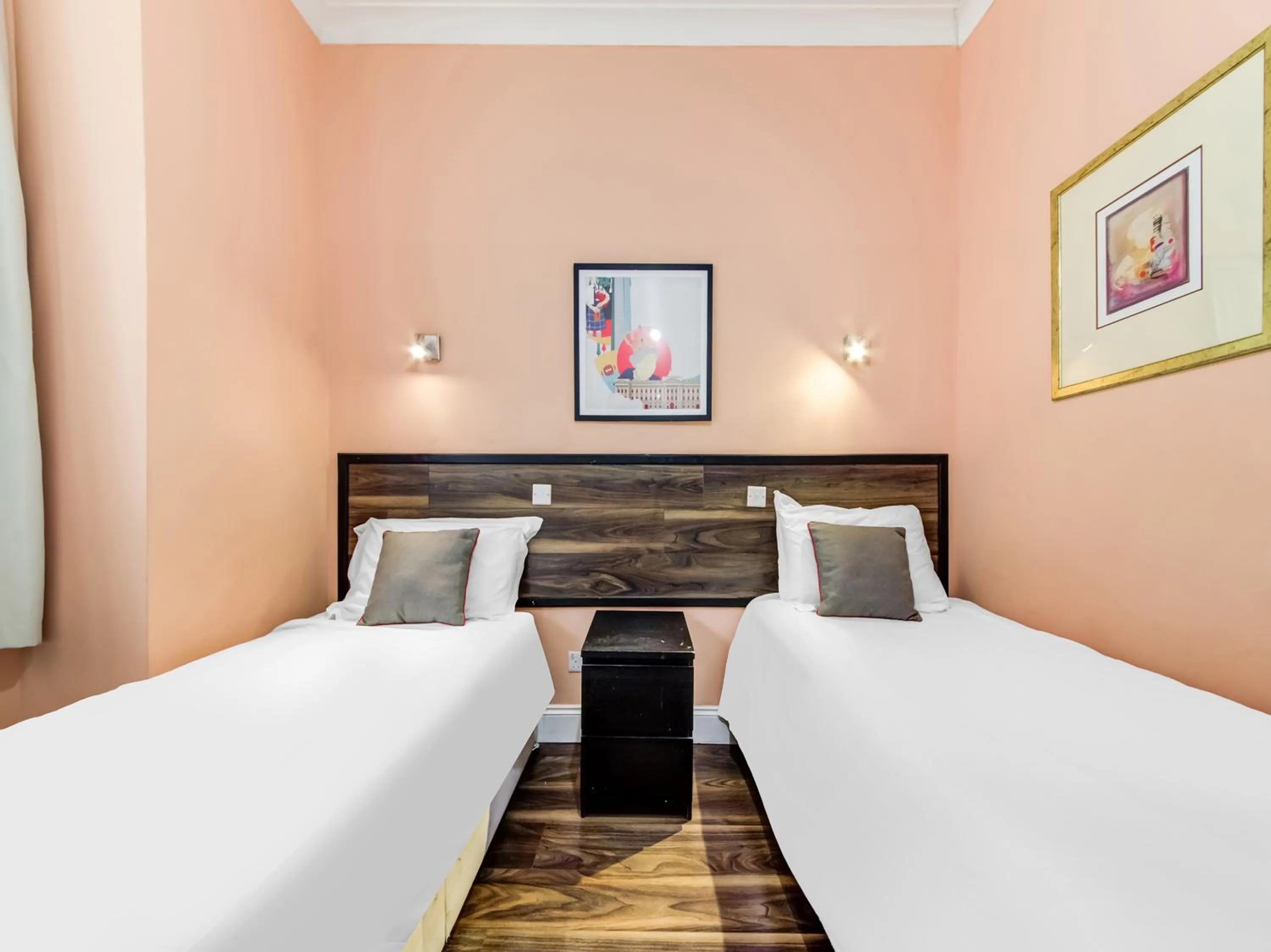 Bedroom in OYO Grantly Hotel