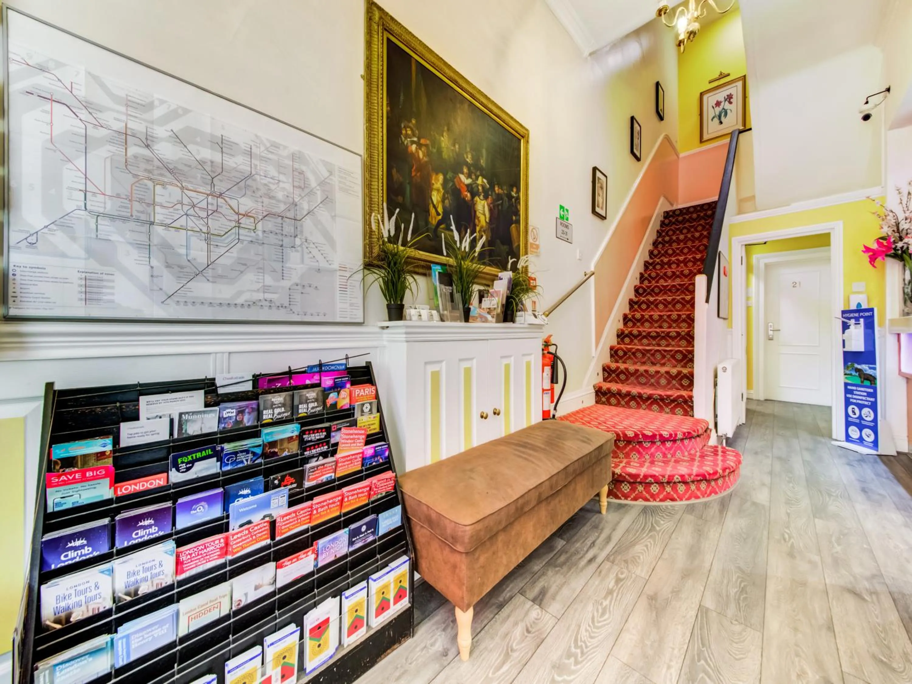 Lobby or reception in OYO Grantly Hotel