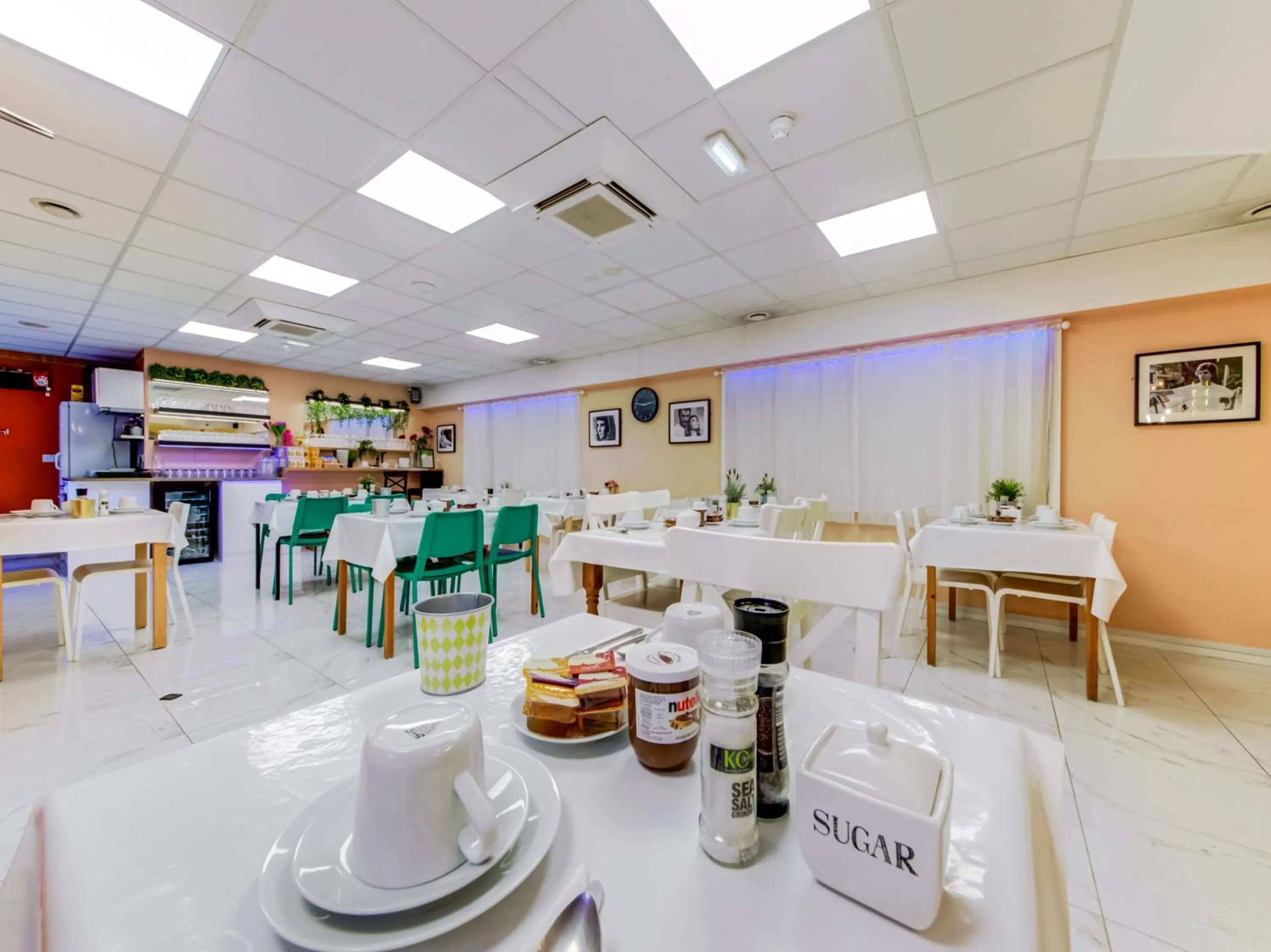 Restaurant/Places to Eat in OYO Grantly Hotel