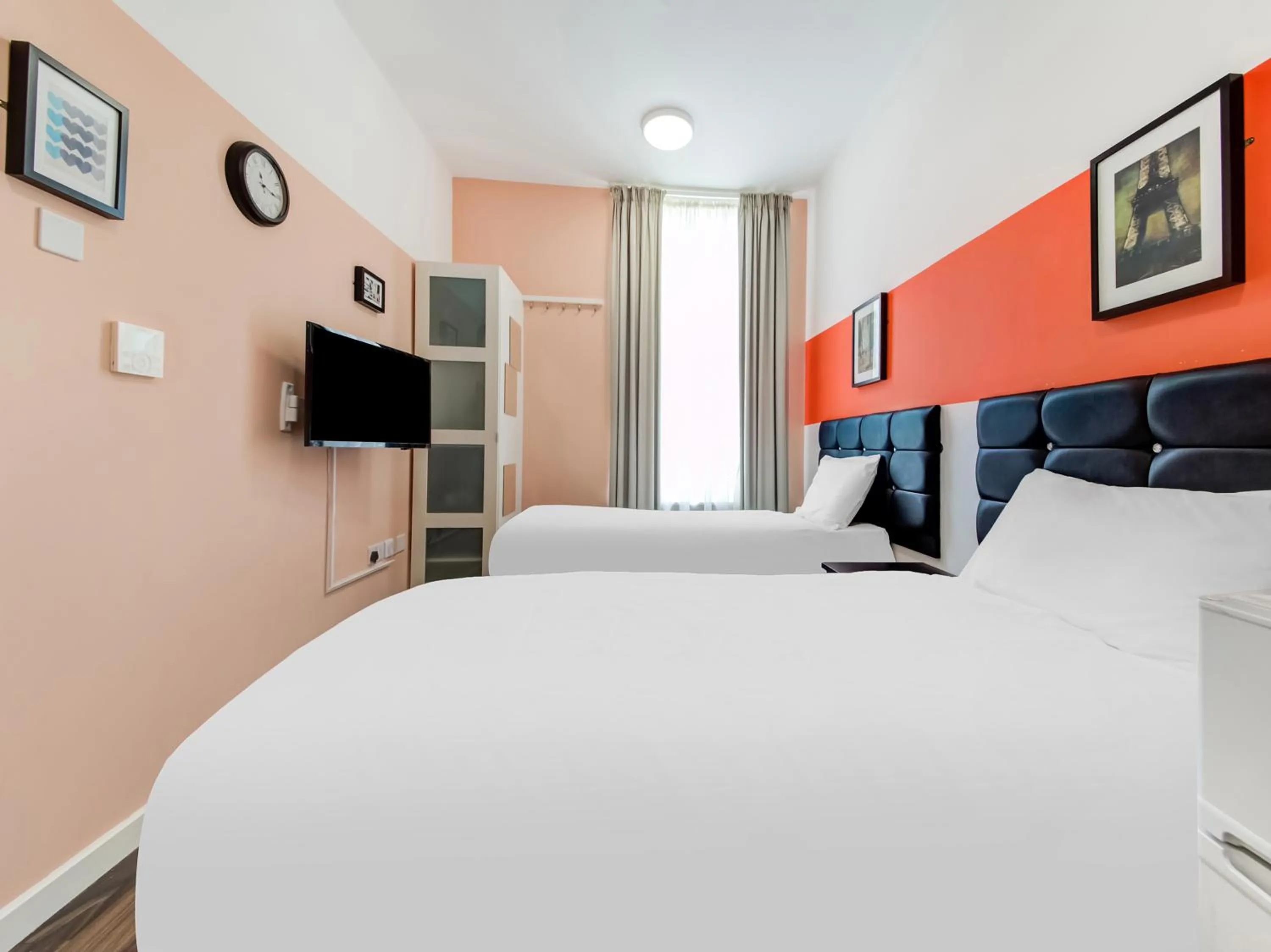 Bedroom in OYO Grantly Hotel